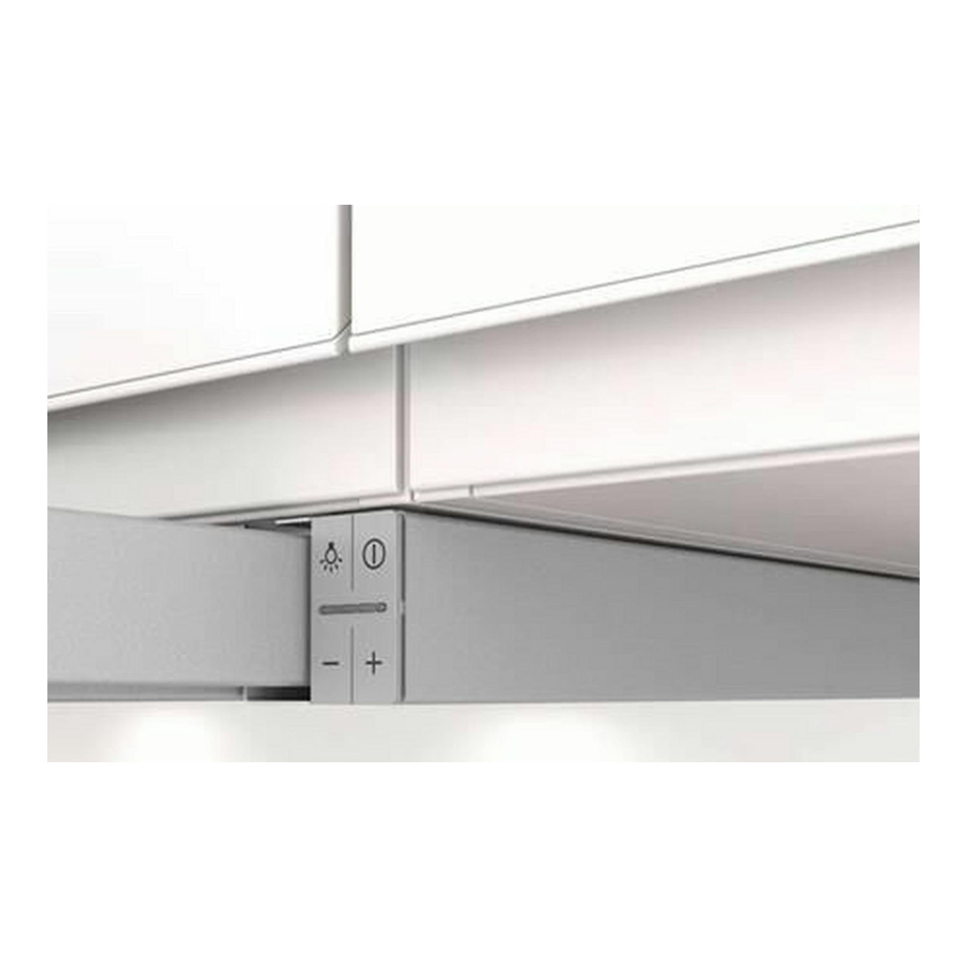 Campana extraíble Balay 3BT267MX en inox, vista frontal parcial bajo mueble con panel de control lateral.