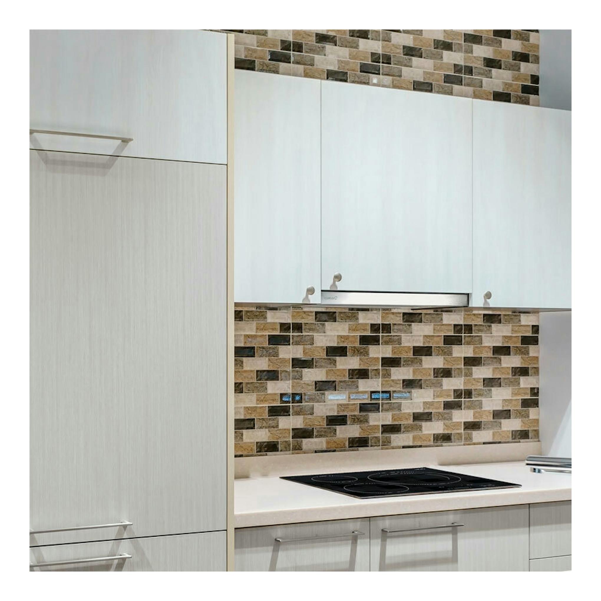 Campana extraíble Cata EXTENDER 900 X inox integrada en mueble alto, vista frontal.