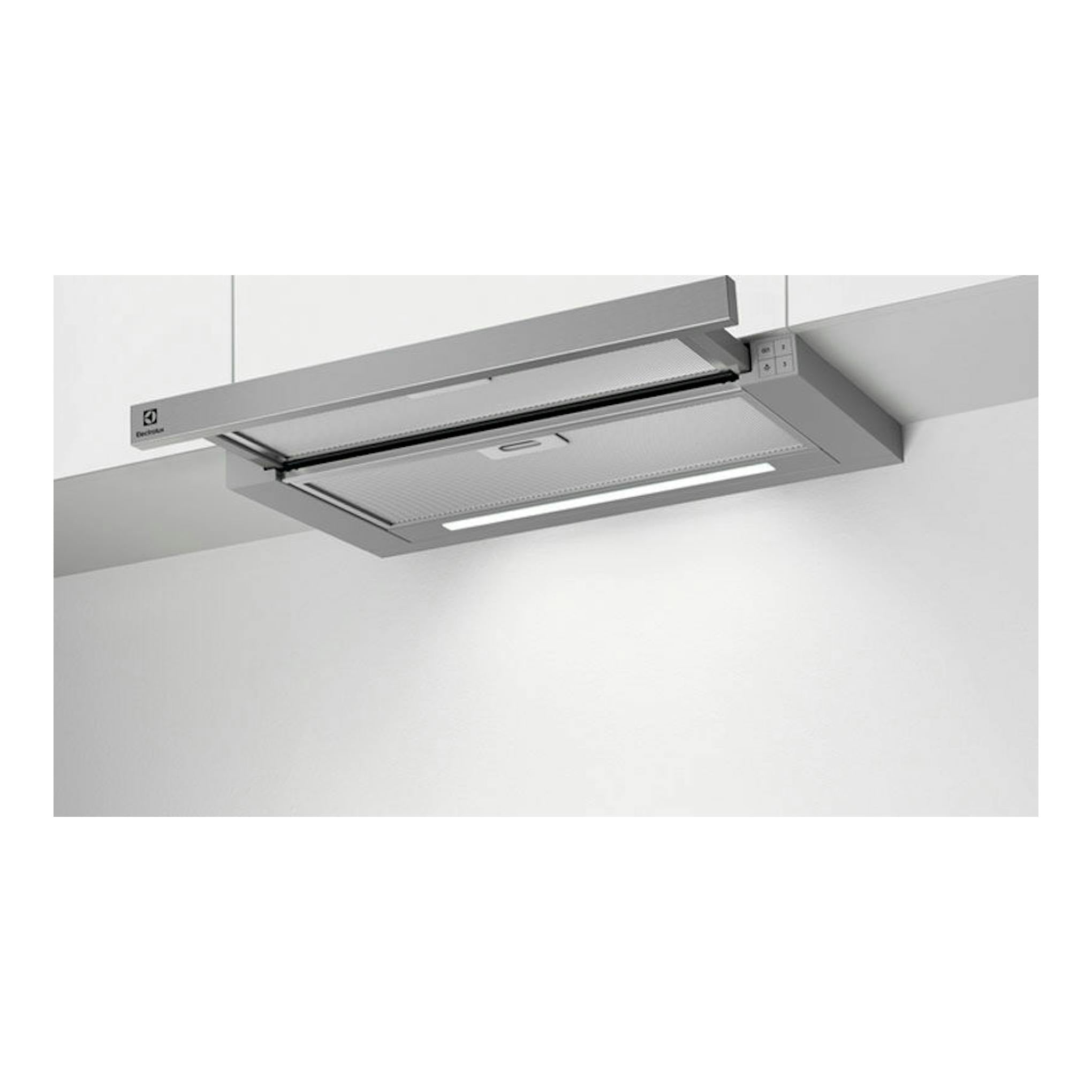 Campana extraíble Electrolux LFP616X en inox, vista inferior y frontal, instalada bajo armario.