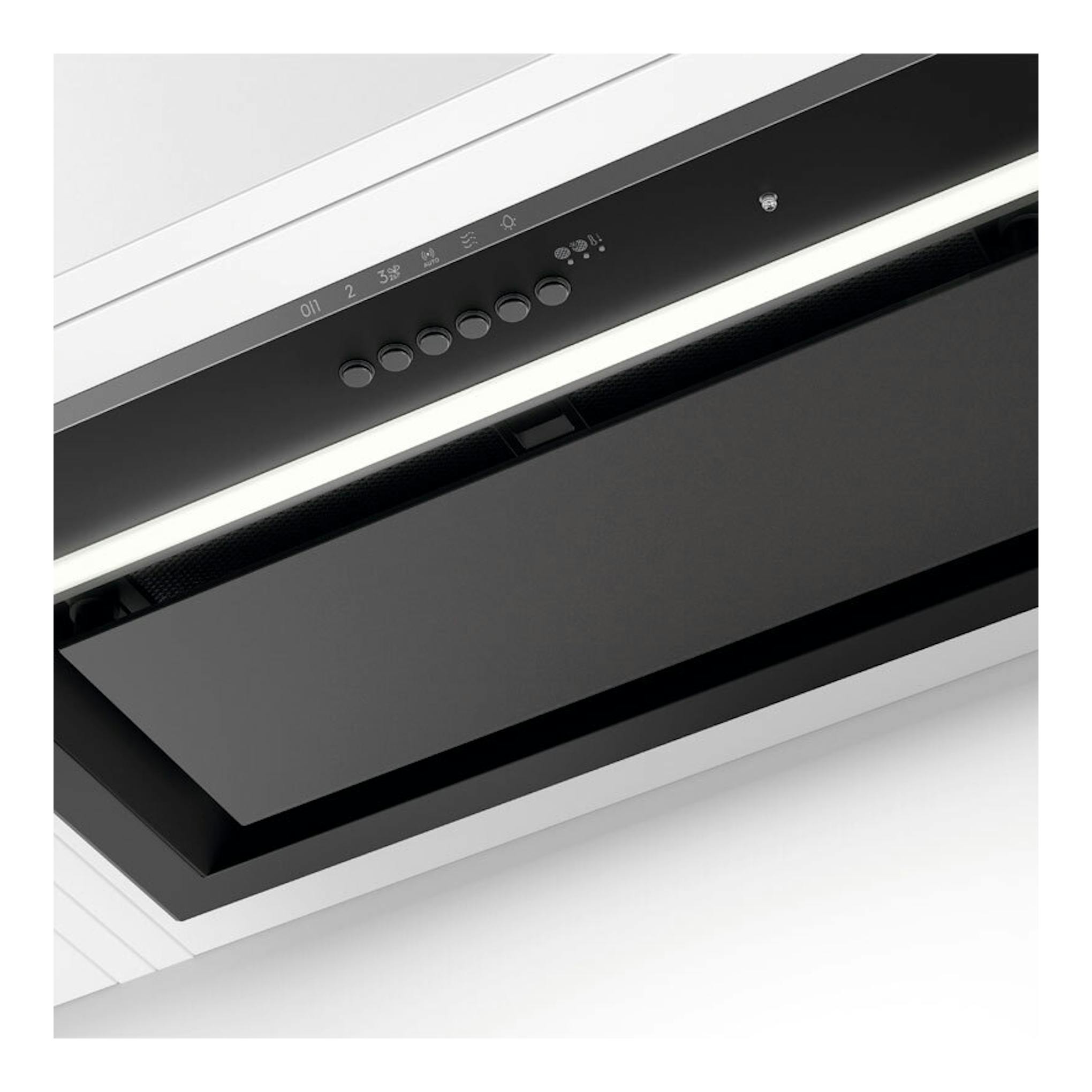 Campana integrable Electrolux LFG815K negra, vista inferior en ángulo, con panel de control y botones.