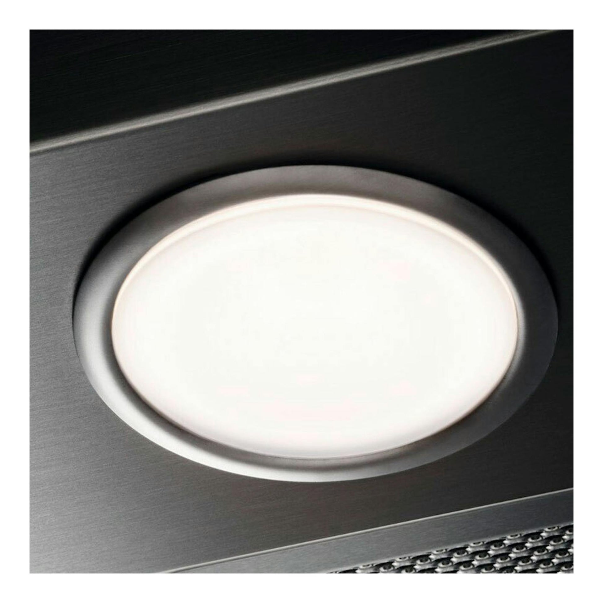 Campana integrable Electrolux LFP516X de acero inoxidable, vista en primer plano con luz circular blanca.