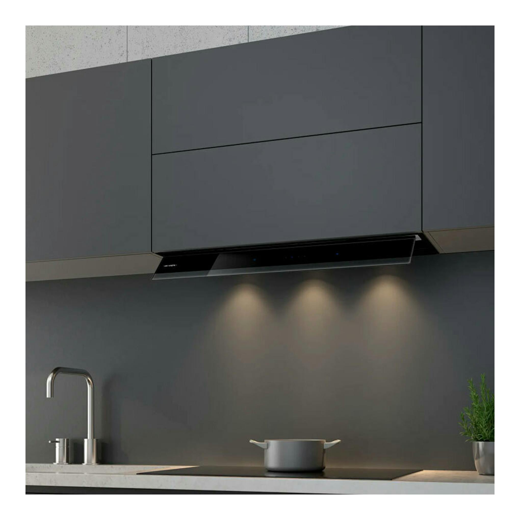 Campana integrable Siemens LJ67BAM60 negra, vista frontal bajo mueble, en cocina moderna.