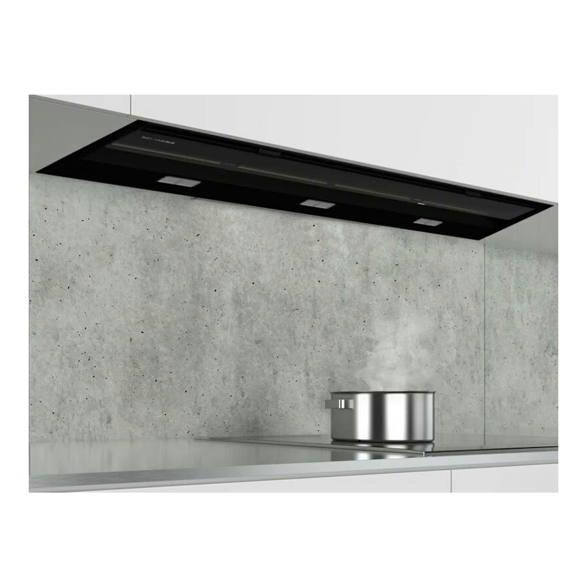 Campana integrable Siemens LJ97BAM60 negra, vista frontal inclinada bajo mueble.