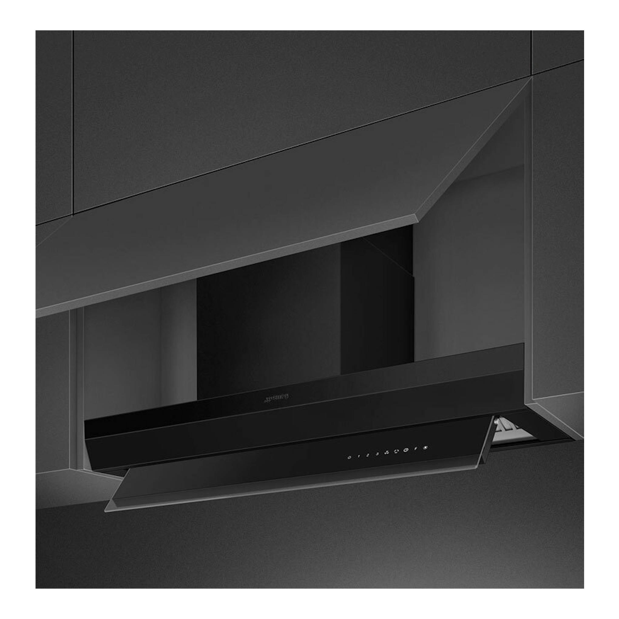 Campana integrable Smeg KSGT94BLV de 90 cm, vista frontal en ángulo, color negro, empotrada en mueble.