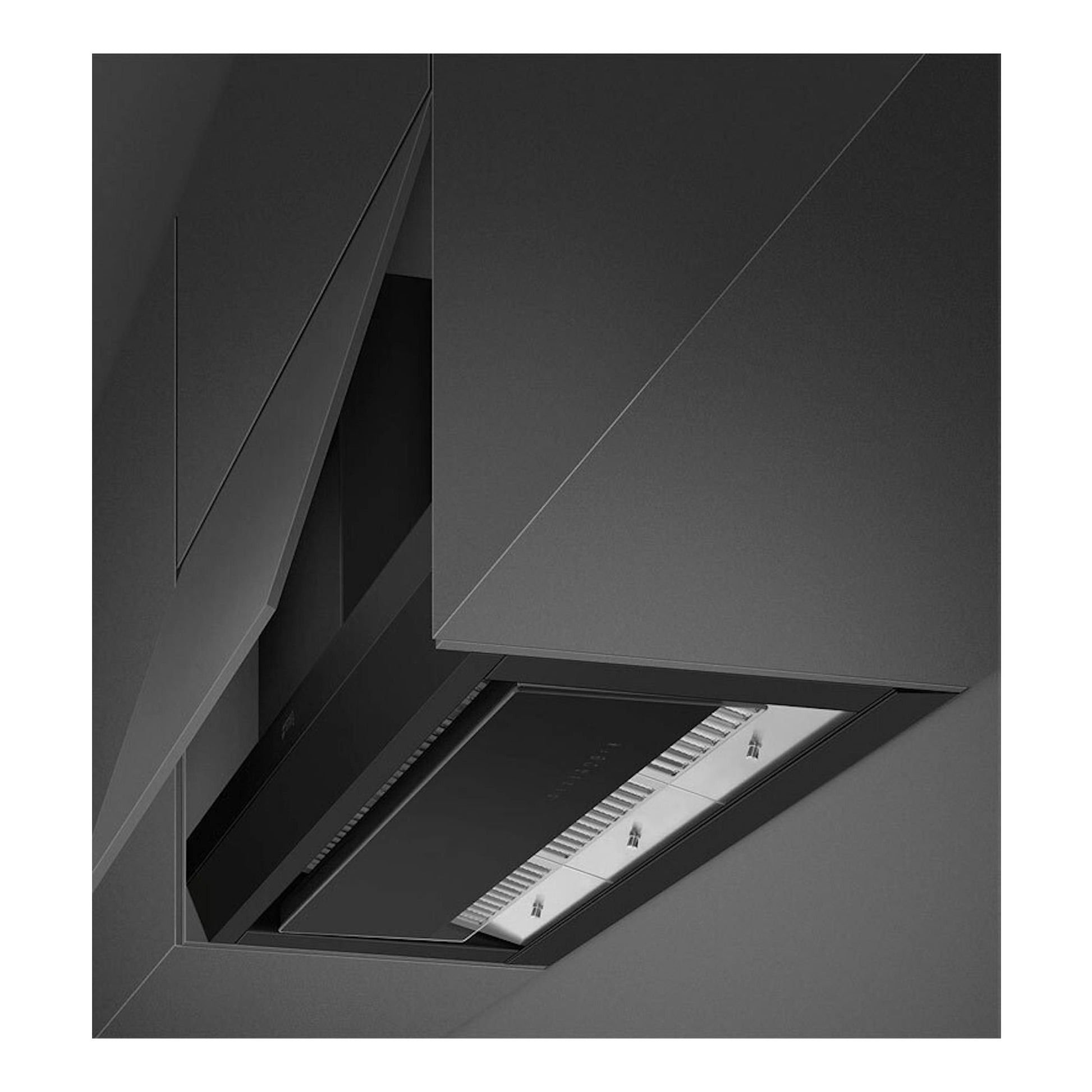 Campana integrable Smeg KSGT94BLV negra e inox, vista inferior con panel frontal abatible.