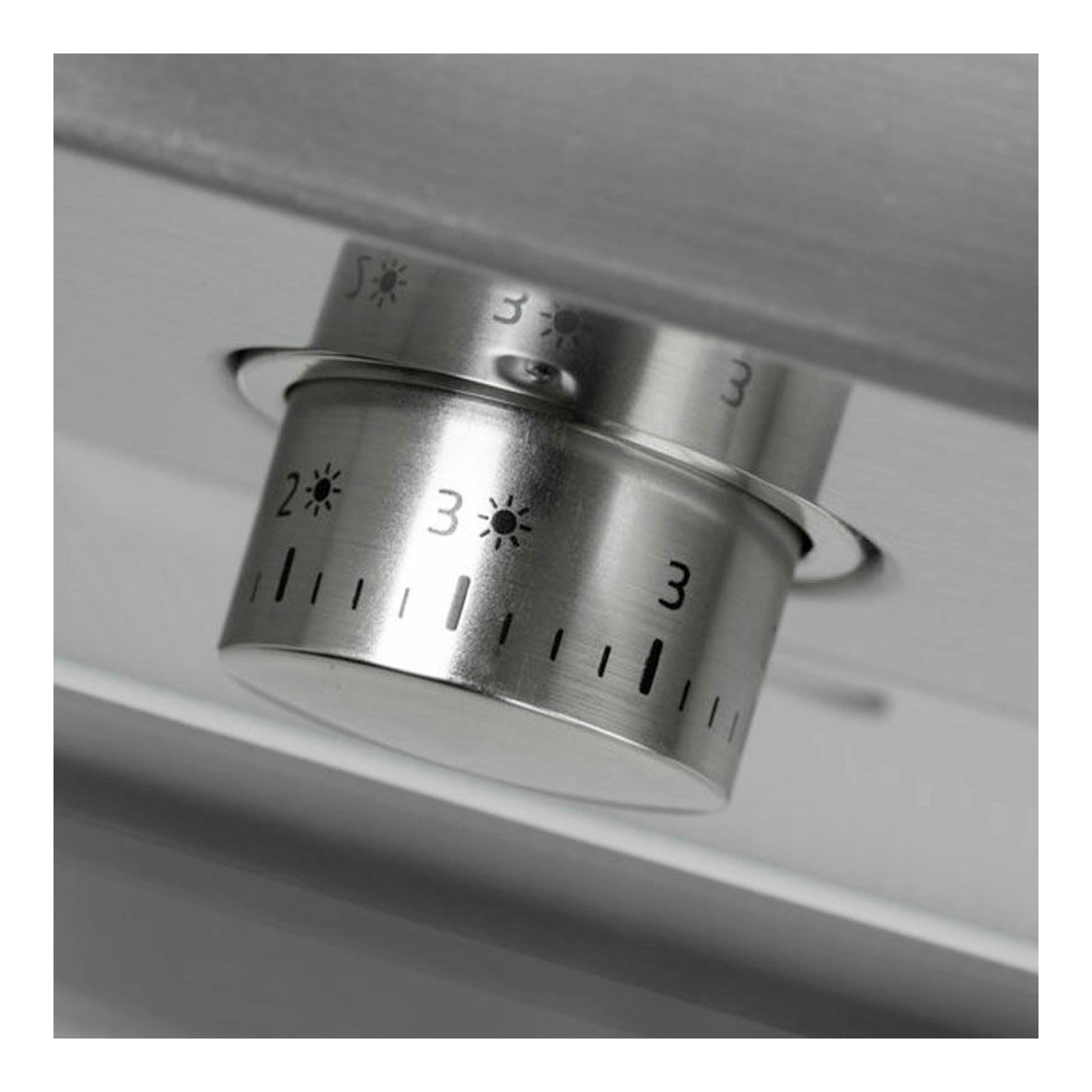 Campana integrada Teka INTEGRA 66750 POS SS inox, primer plano del mando metálico de control.