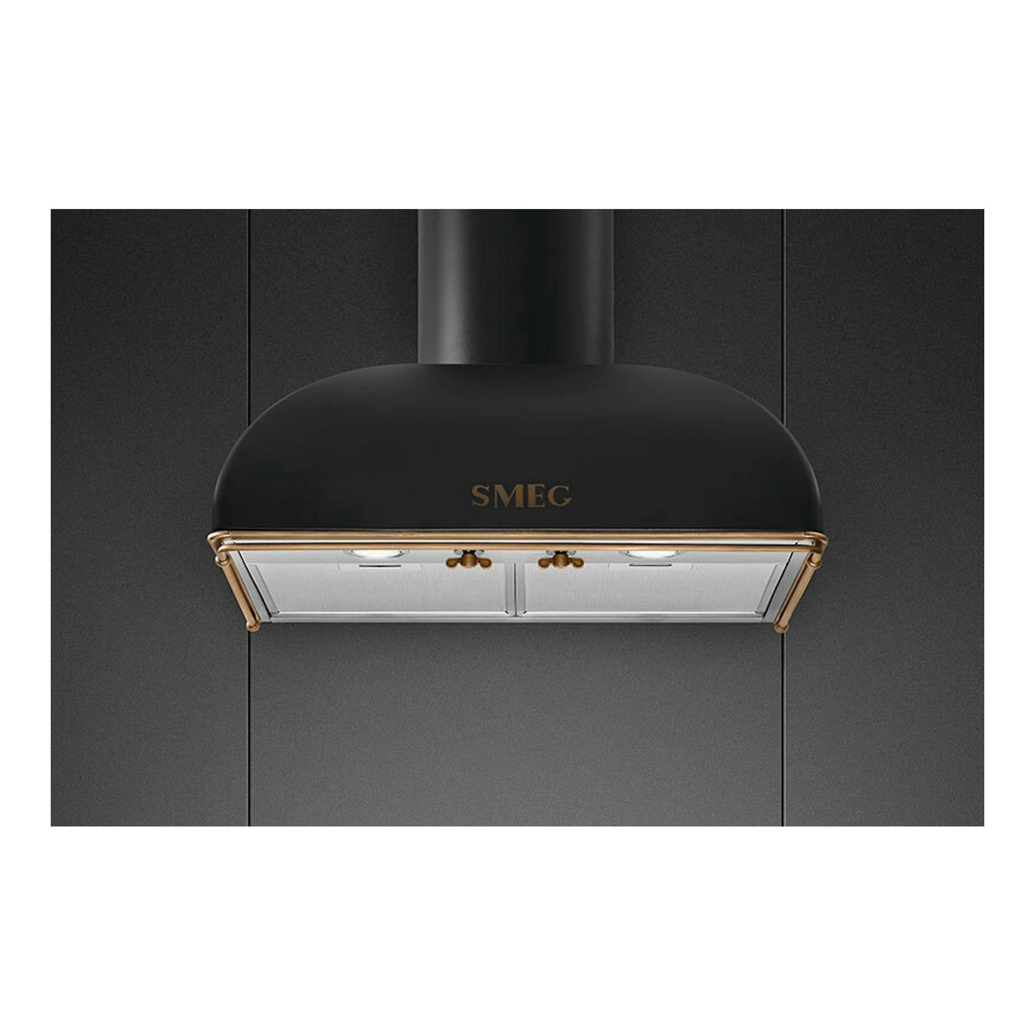 Campana extractora Smeg KS59AOE2 antracita, vista frontal, con acabado negro y detalles dorados.