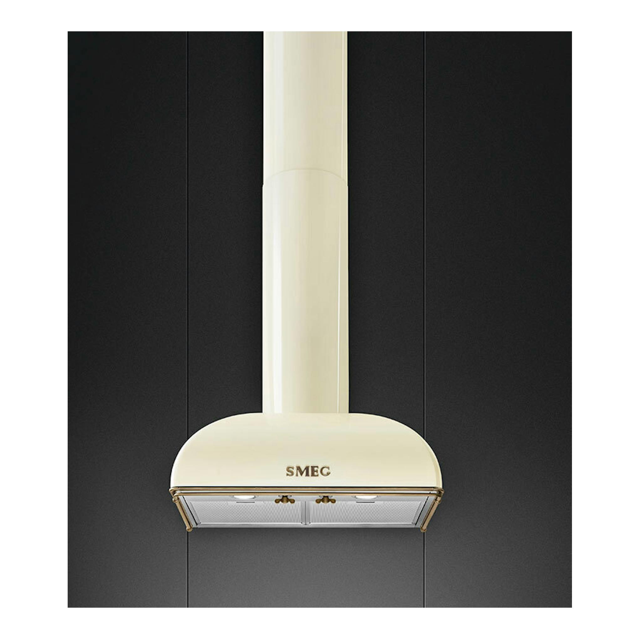 Campana extractora Smeg KS59POE2 color crema, vista frontal, con chimenea vertical y borde dorado.