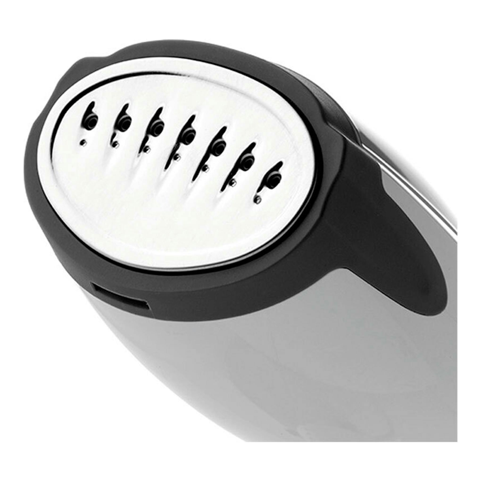 Cepillo de vapor de mano Ariete negro y gris, vista frontal en primer plano con base perforada.