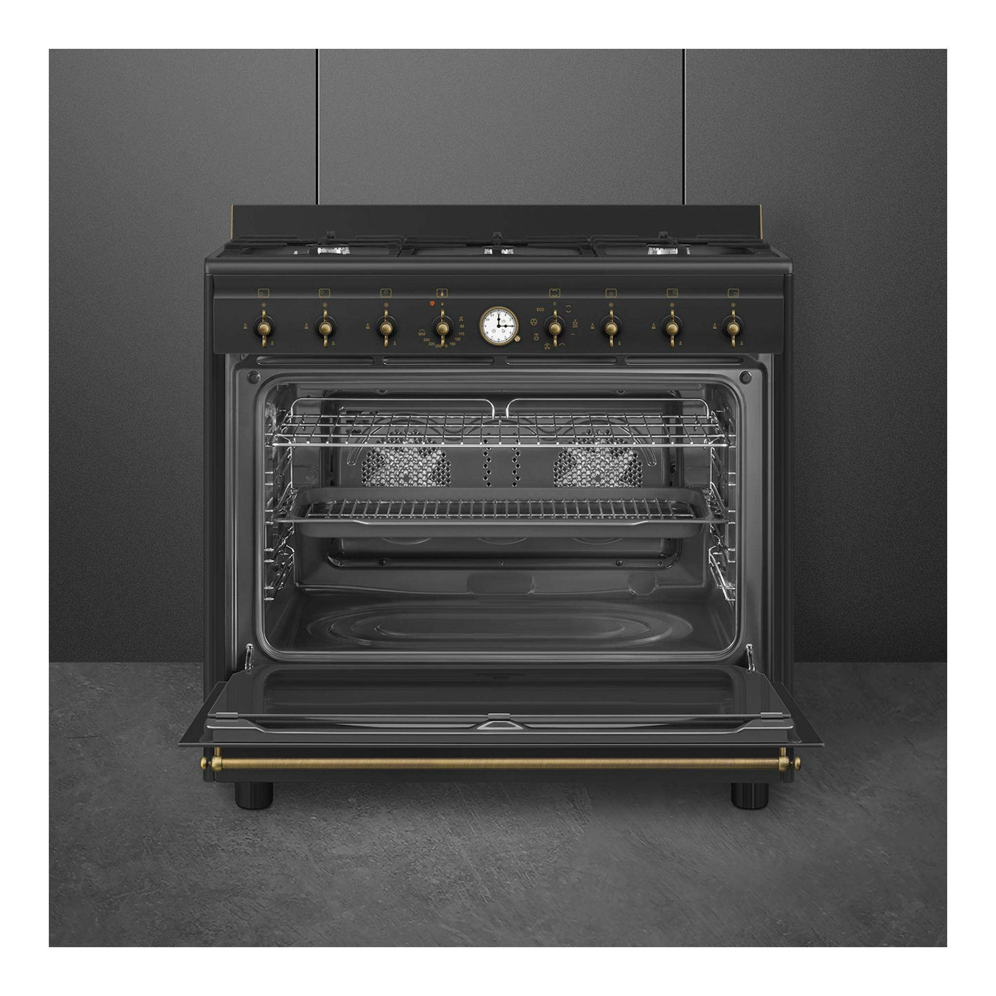 Cocina Smeg CO90GMAN2 de gas, antracita, vista frontal con horno abierto.