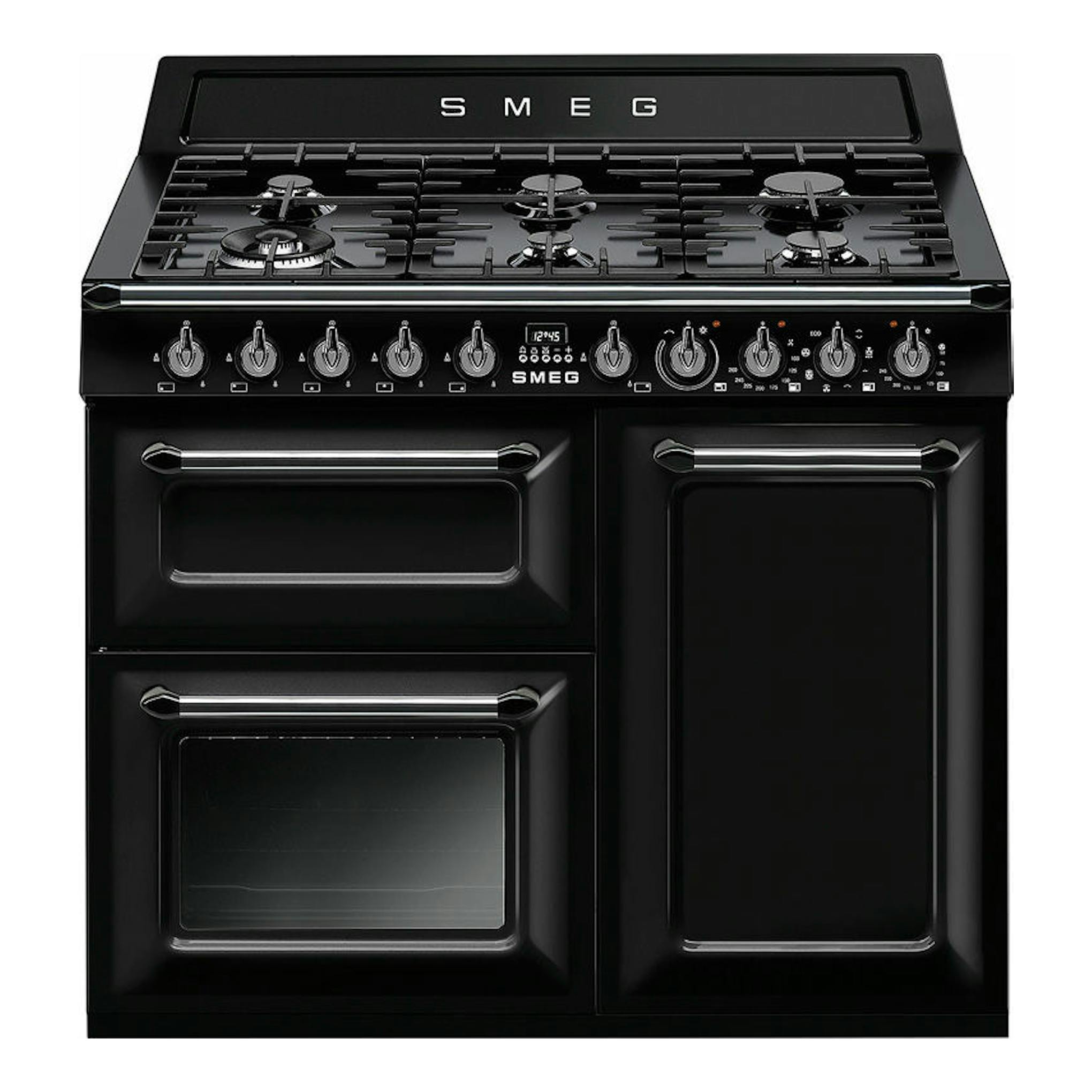 Cocina Smeg TR103BL negra, vista frontal, con encimera de gas y tres hornos.