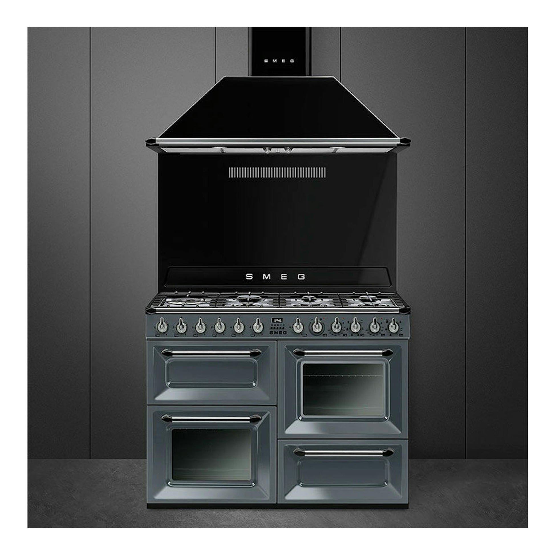 Cocina Smeg TR4110GR de 110 cm, gris y negra, vista frontal, con campana integrada.