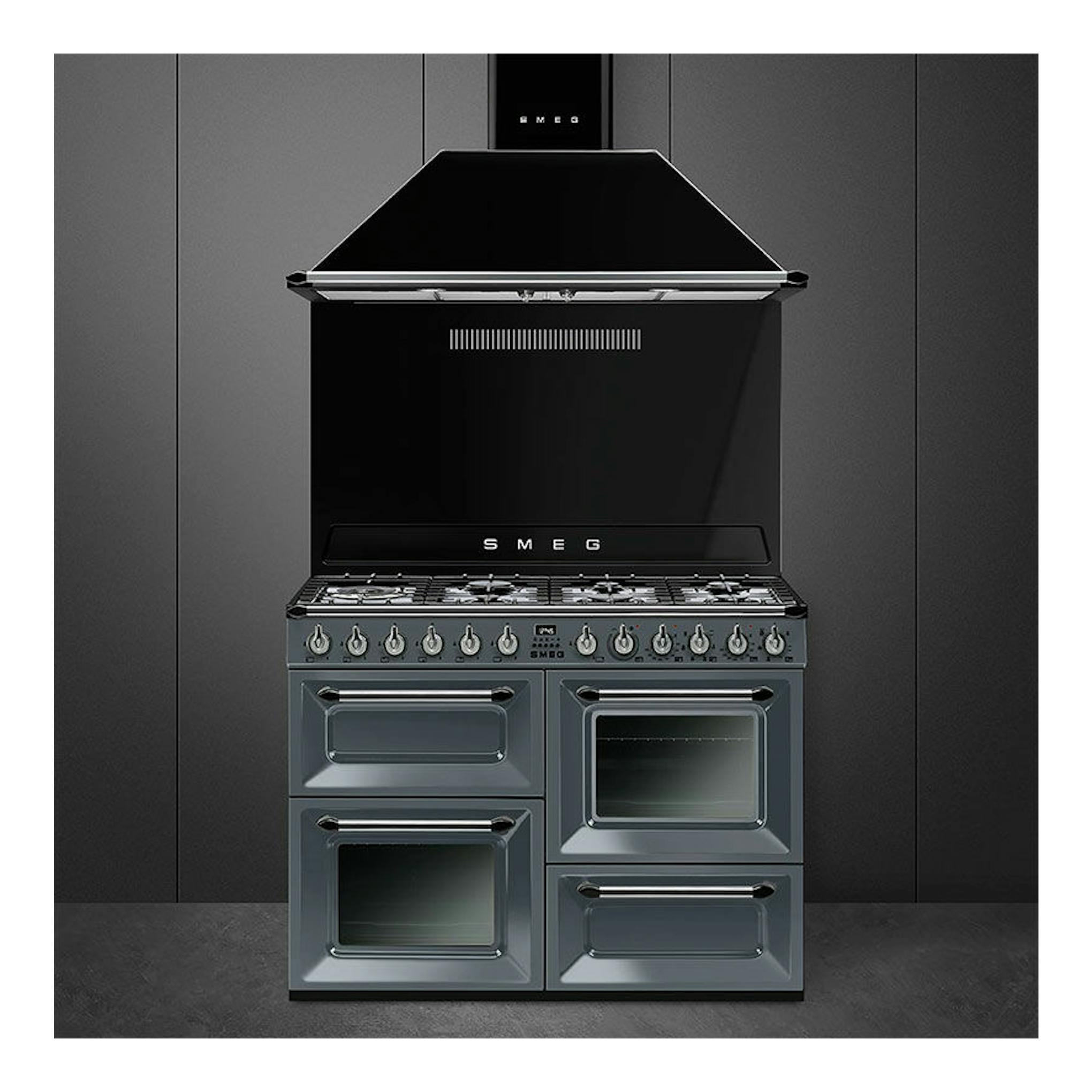 Cocina Smeg TR4110GR de 110 cm, gris y negra, vista frontal, con campana integrada.