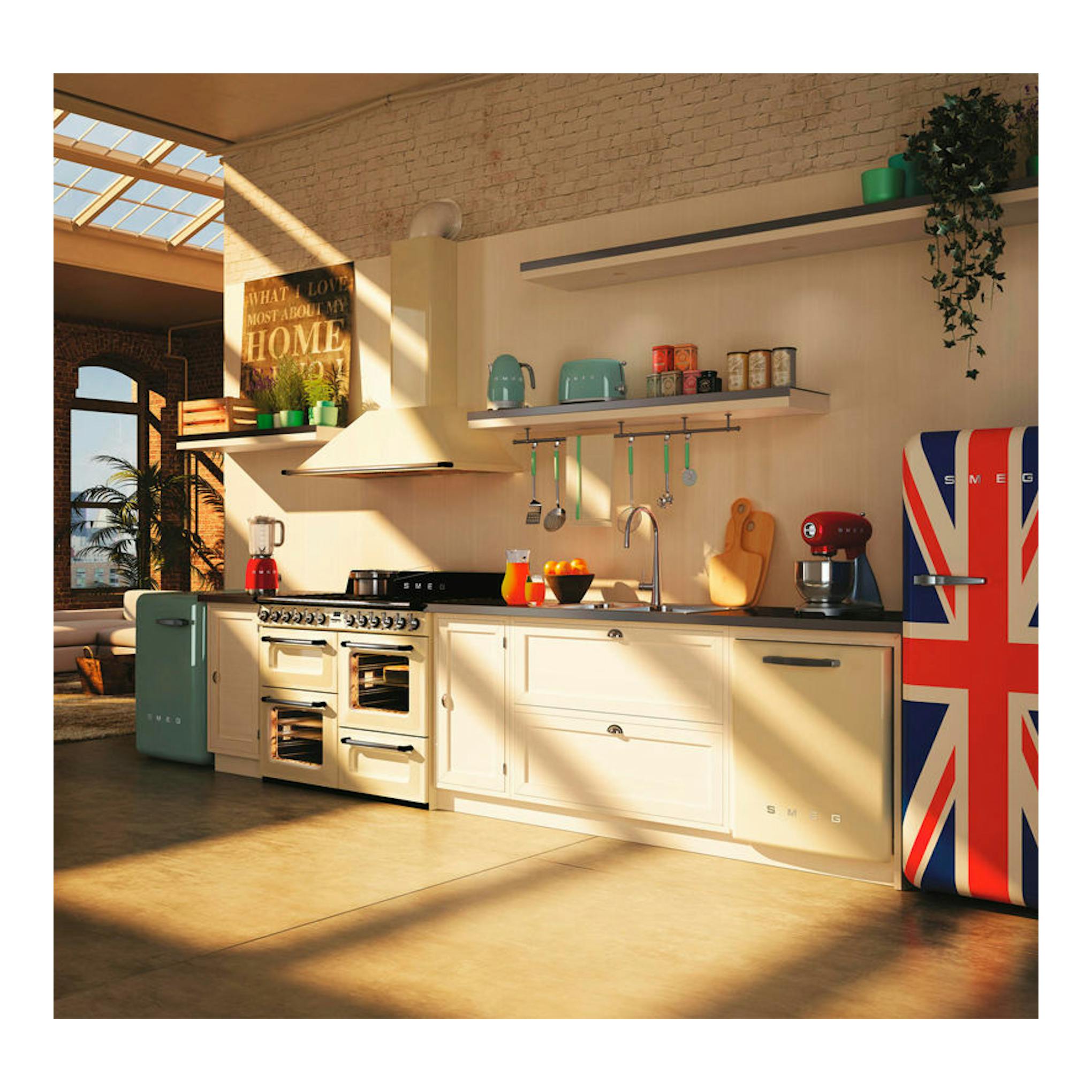 Cocina Smeg TR4110P1 de 110 cm, vista frontal, color crema, en cocina con luz natural.