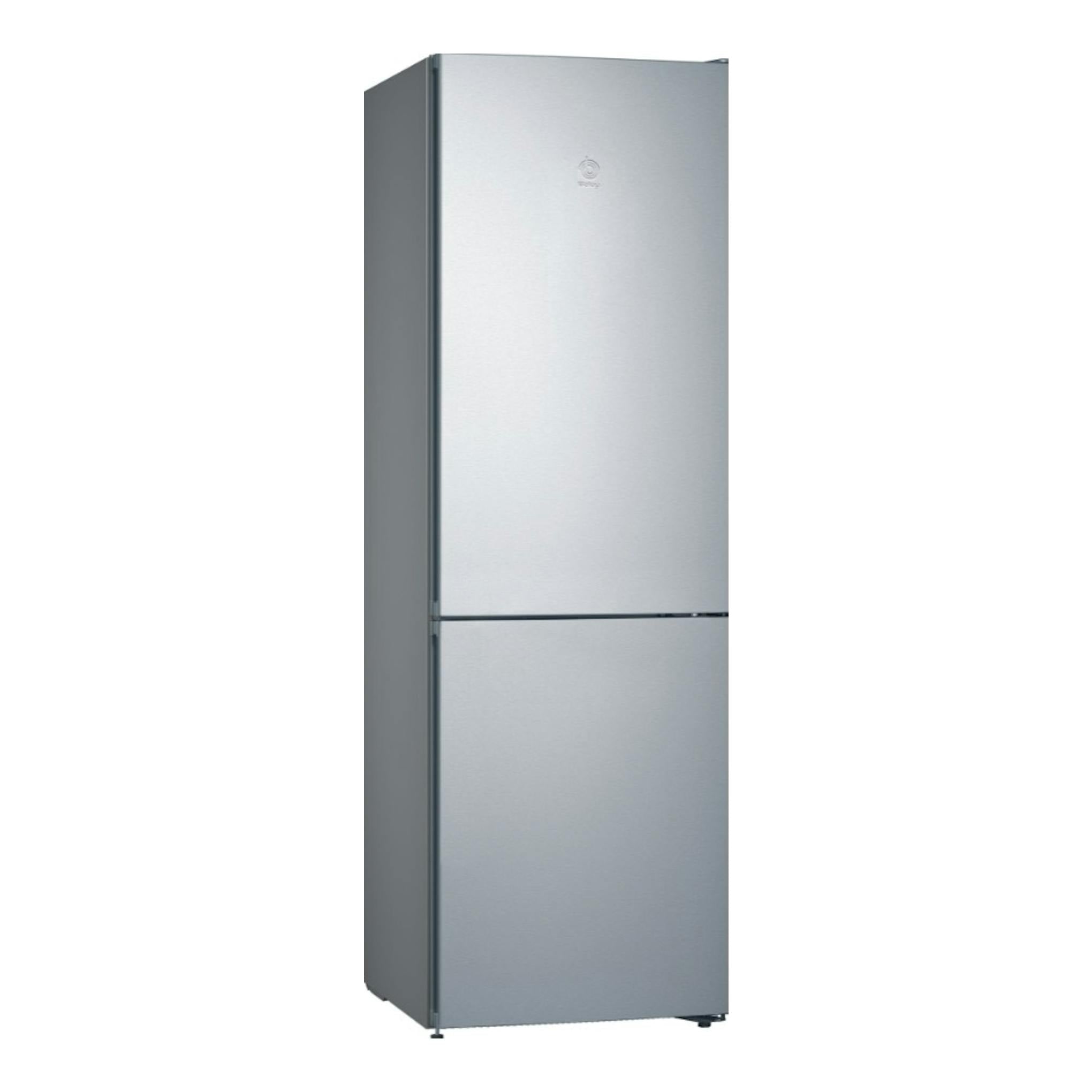 Frigorífico combi Balay 3KFC664XI en inox, vista frontal ligeramente lateral.
