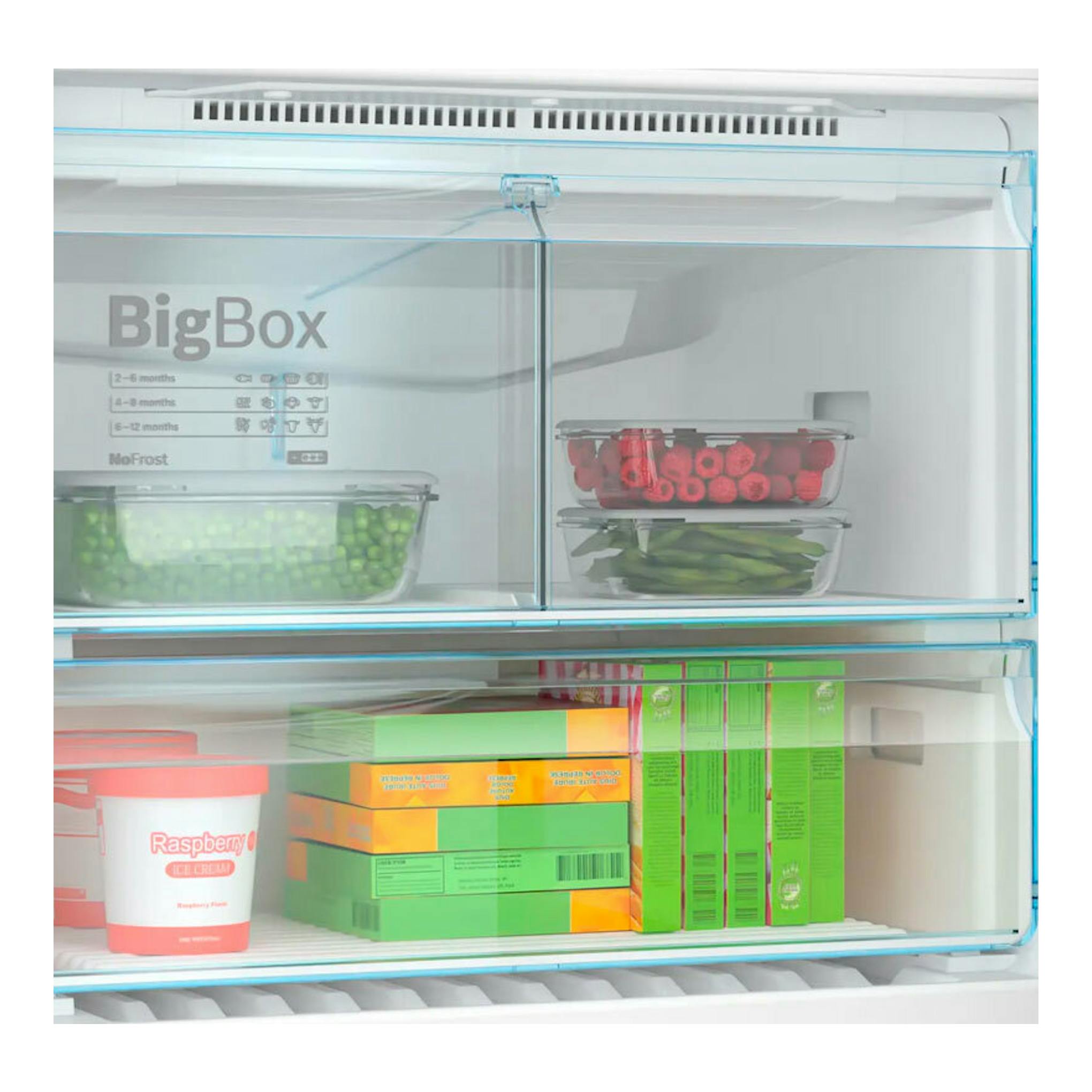 Vista frontal del interior de un combi Bosch KGN86AIDR, con cajón BigBox y alimentos en estantes transparentes.