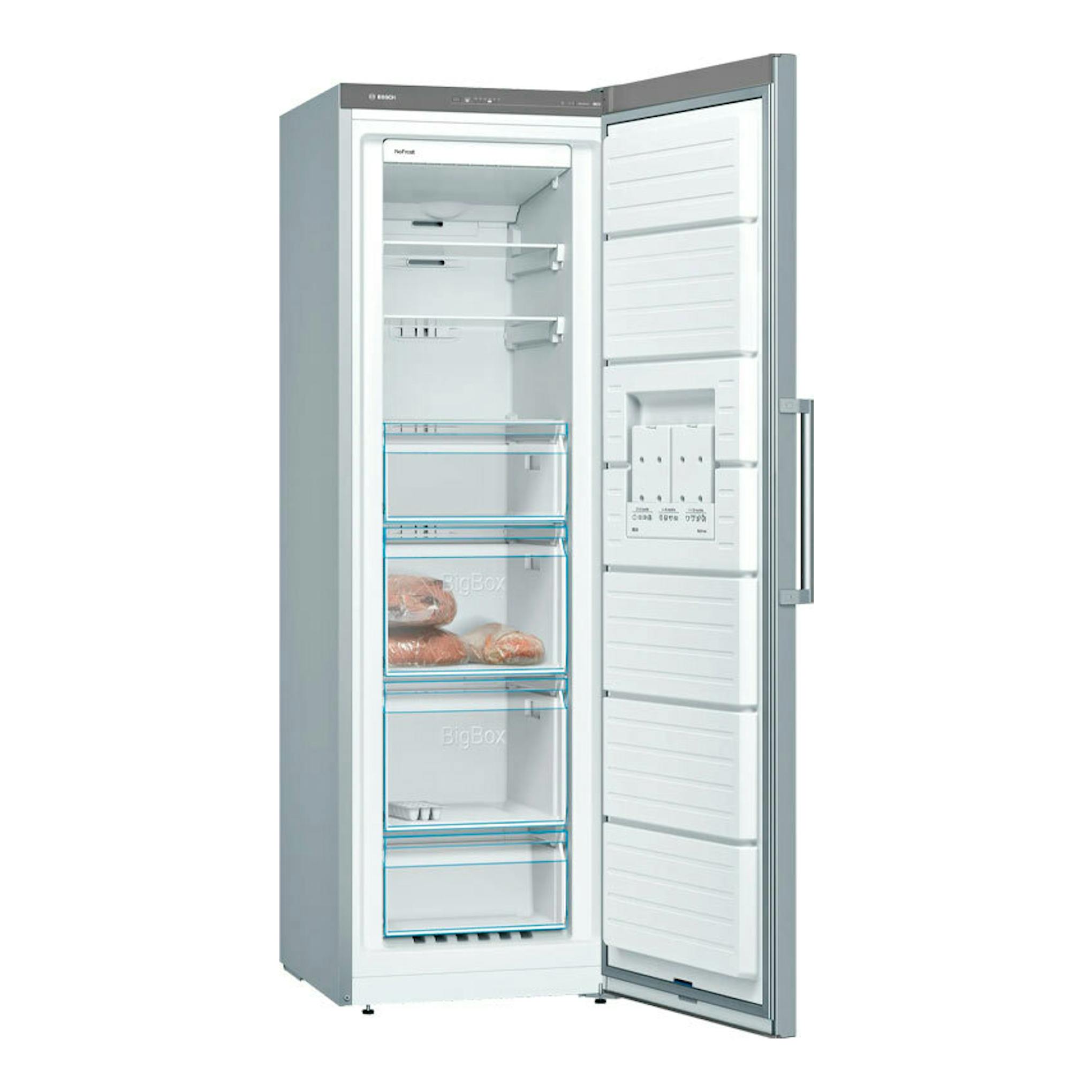 Congelador Bosch GSN36VIEP inox, vista frontal con puerta abierta y cajones interiores.