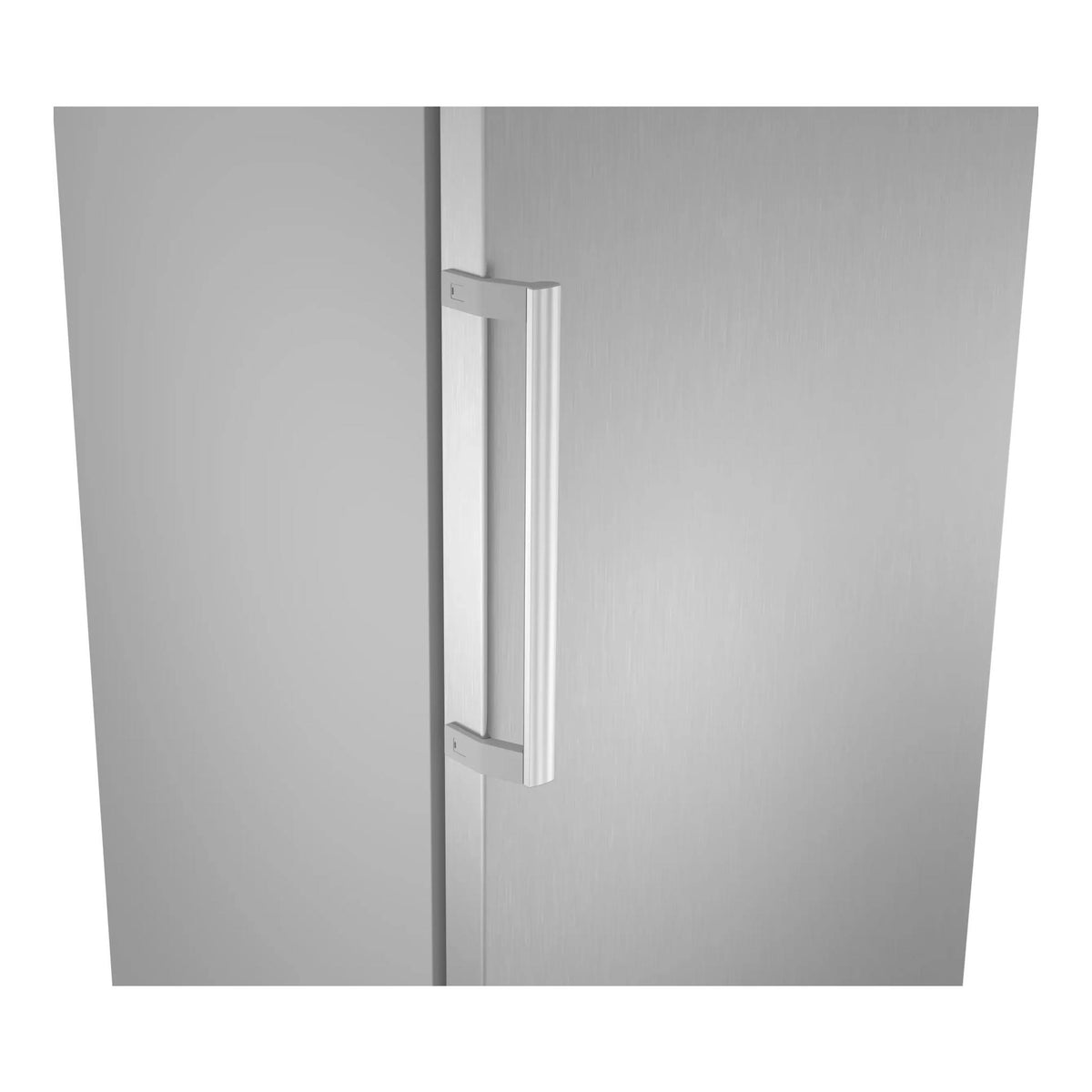 Congelador Bosch GSN36VLDG de acero inoxidable, vista frontal parcial con tirador vertical.
