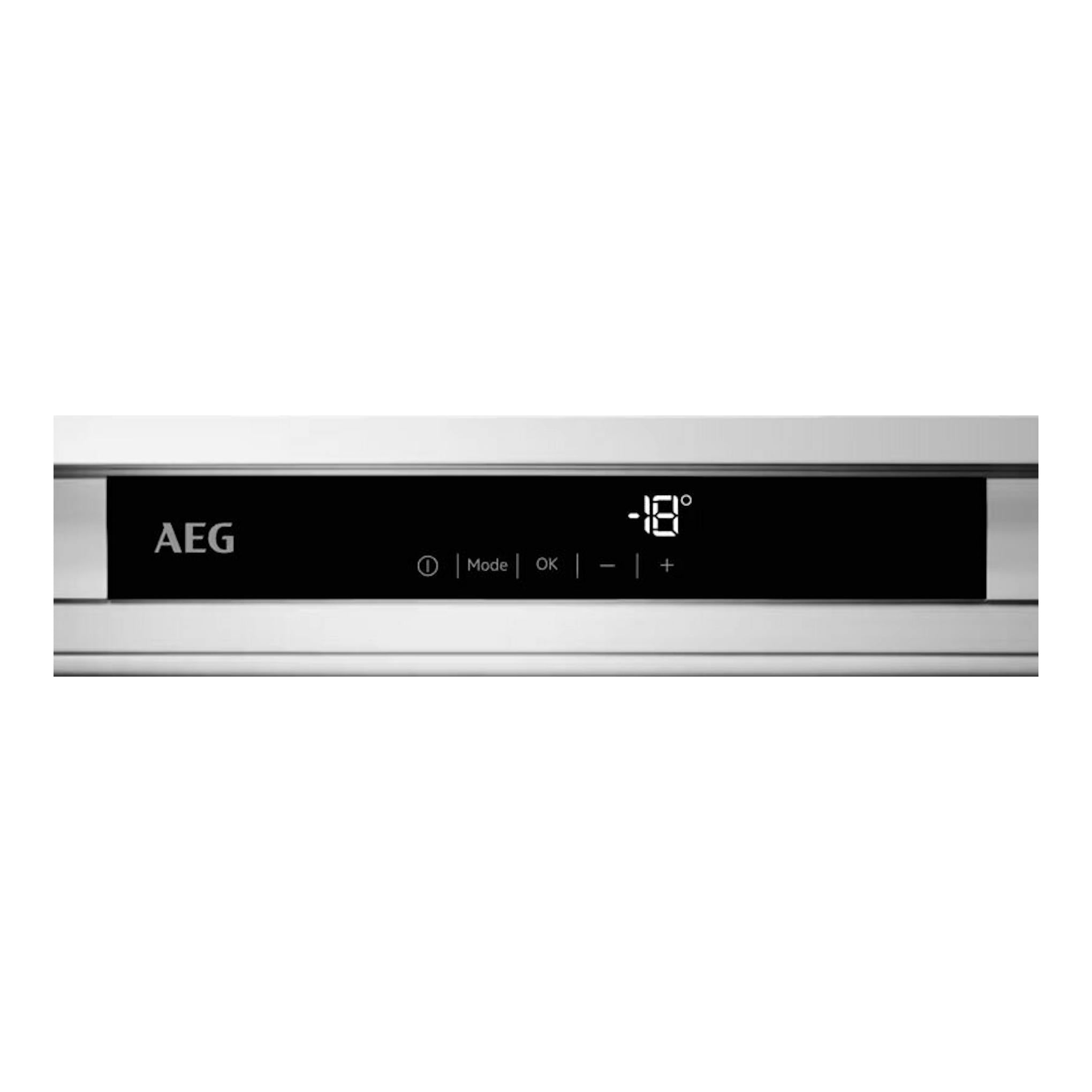 Frontal de congelador integrable AEG TAB7N12EF en acero inoxidable, con display negro y temperatura -18°.