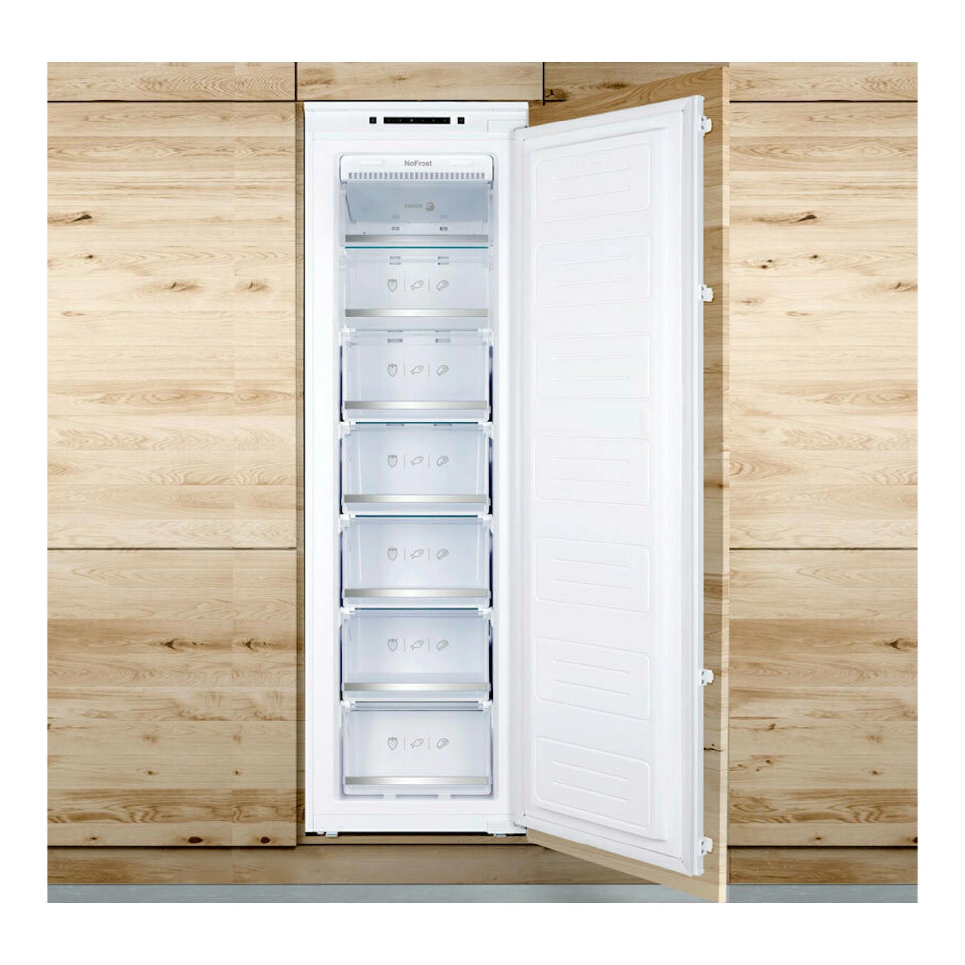 Congelador integrable Fagor 3CIB1725 blanco, vista frontal con puerta abierta y seis cajones transparentes.