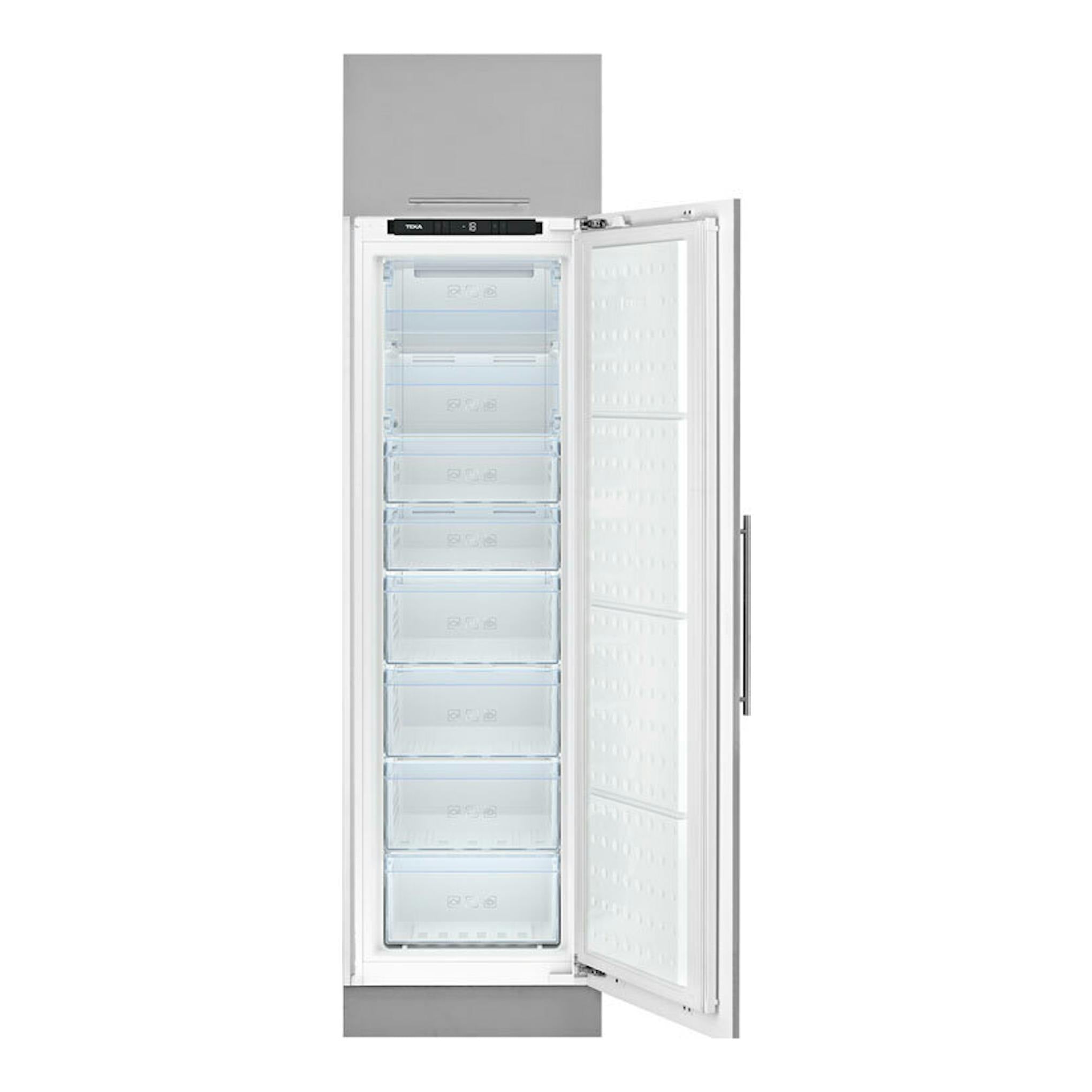 Congelador vertical integrable Teka RSF73350FI WH, blanco, vista frontal con puerta abierta y cajones.