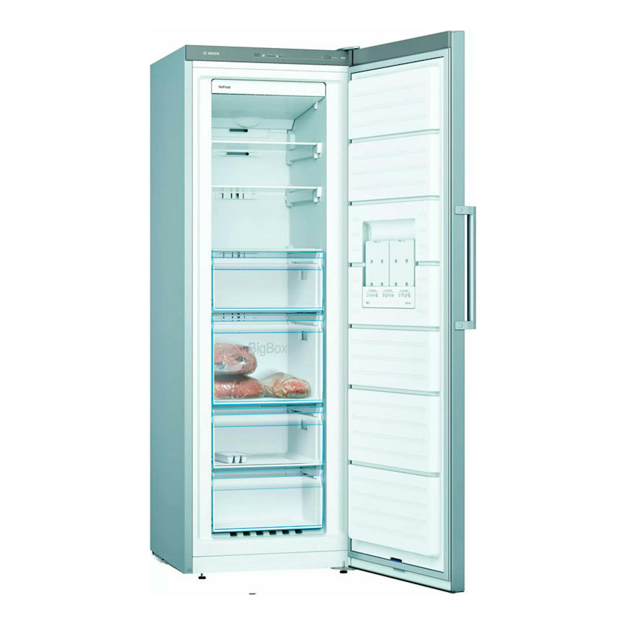 Congelador vertical Bosch GSN33VLEP inox, vista frontal con la puerta abierta y cajones interiores visibles.