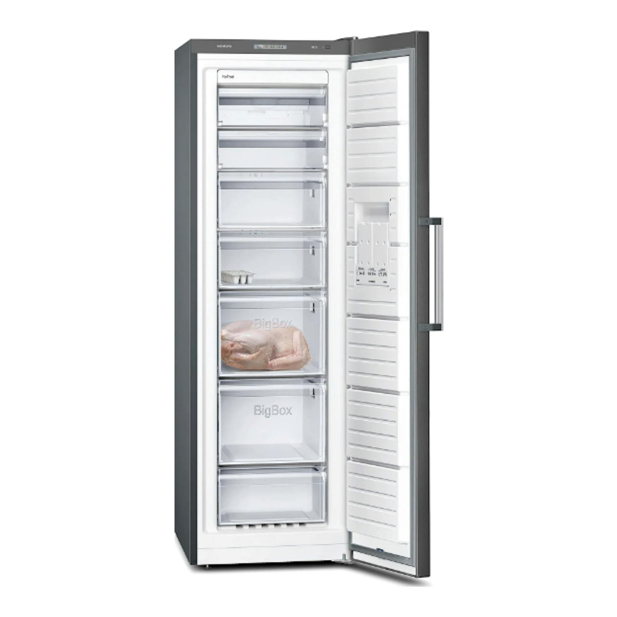 Congelador vertical Siemens GS36NVXEV, vista frontal con puerta abierta, interior blanco y cajones transparentes.