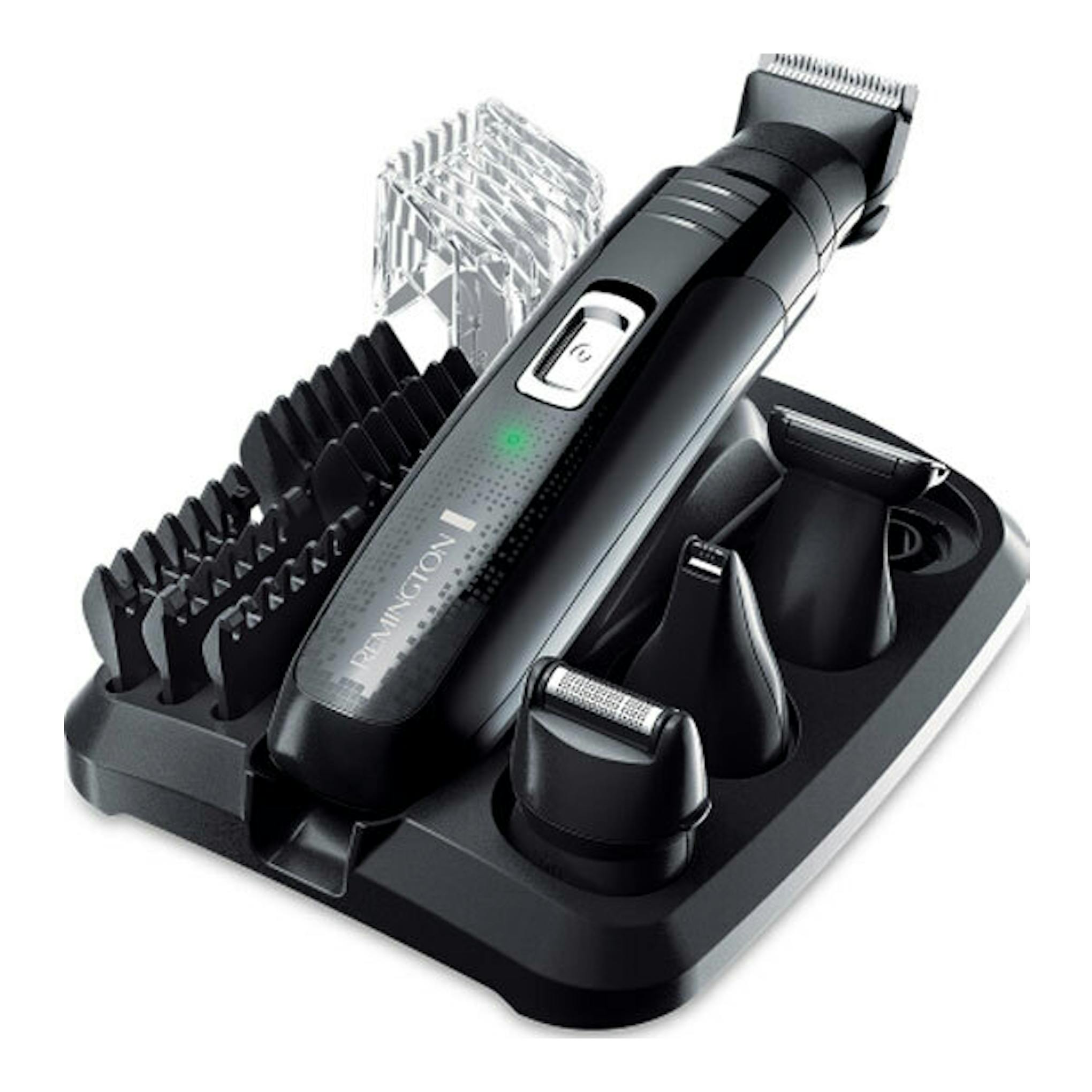 Cortapelos Remington PG6130 negro, vista en ángulo con base y varios accesorios.