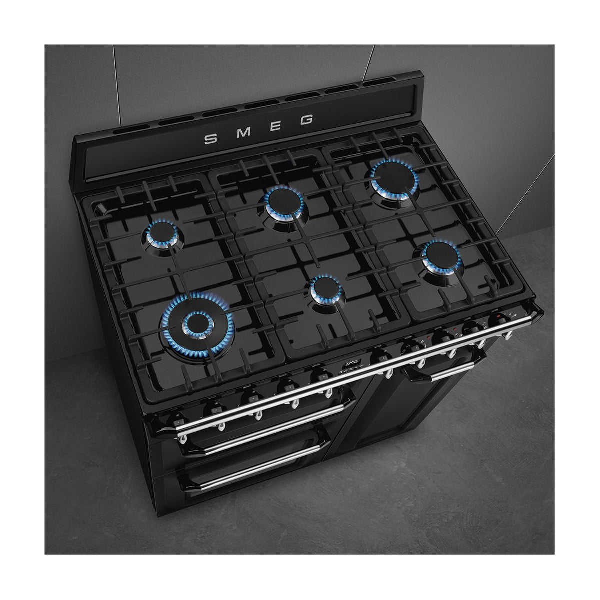 Cocina de gas Smeg TR93BL de 90 cm con tres hornos eléctricos