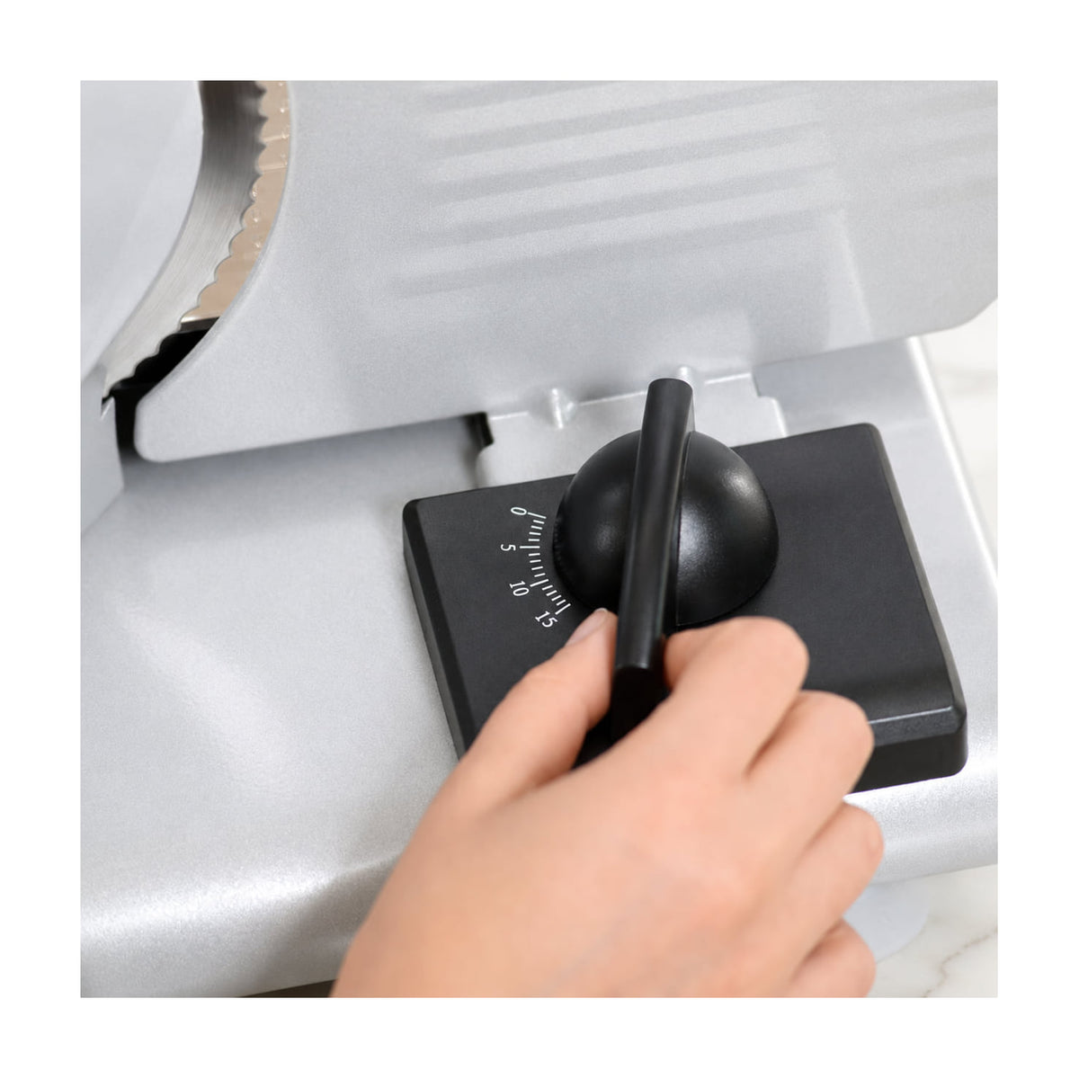 Cortafiambres Taurus Cutmaster de 150 W con cuchilla de 19 cm
