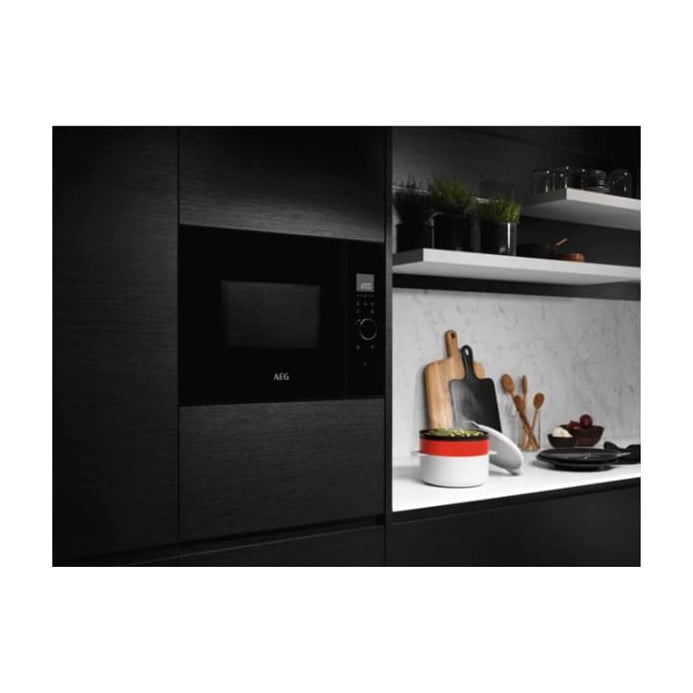 Microondas integrable AEG MBE2657SEB de 26 l y 900 W