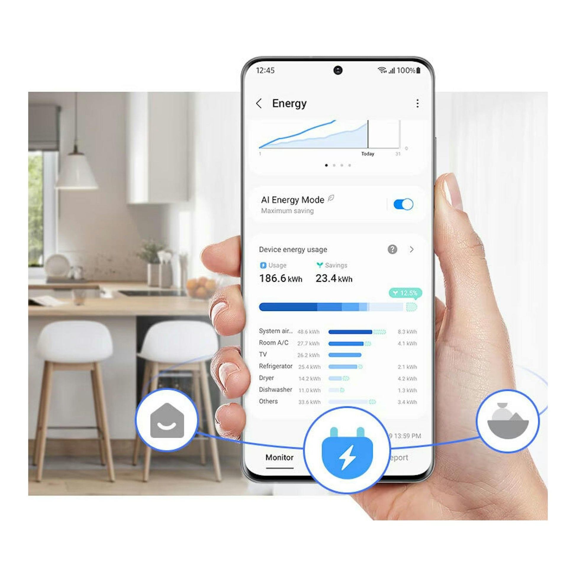 Mano con un móvil mostrando una app de energía, frente a una cocina desenfocada; Samsung RB34C775CS9/EF.