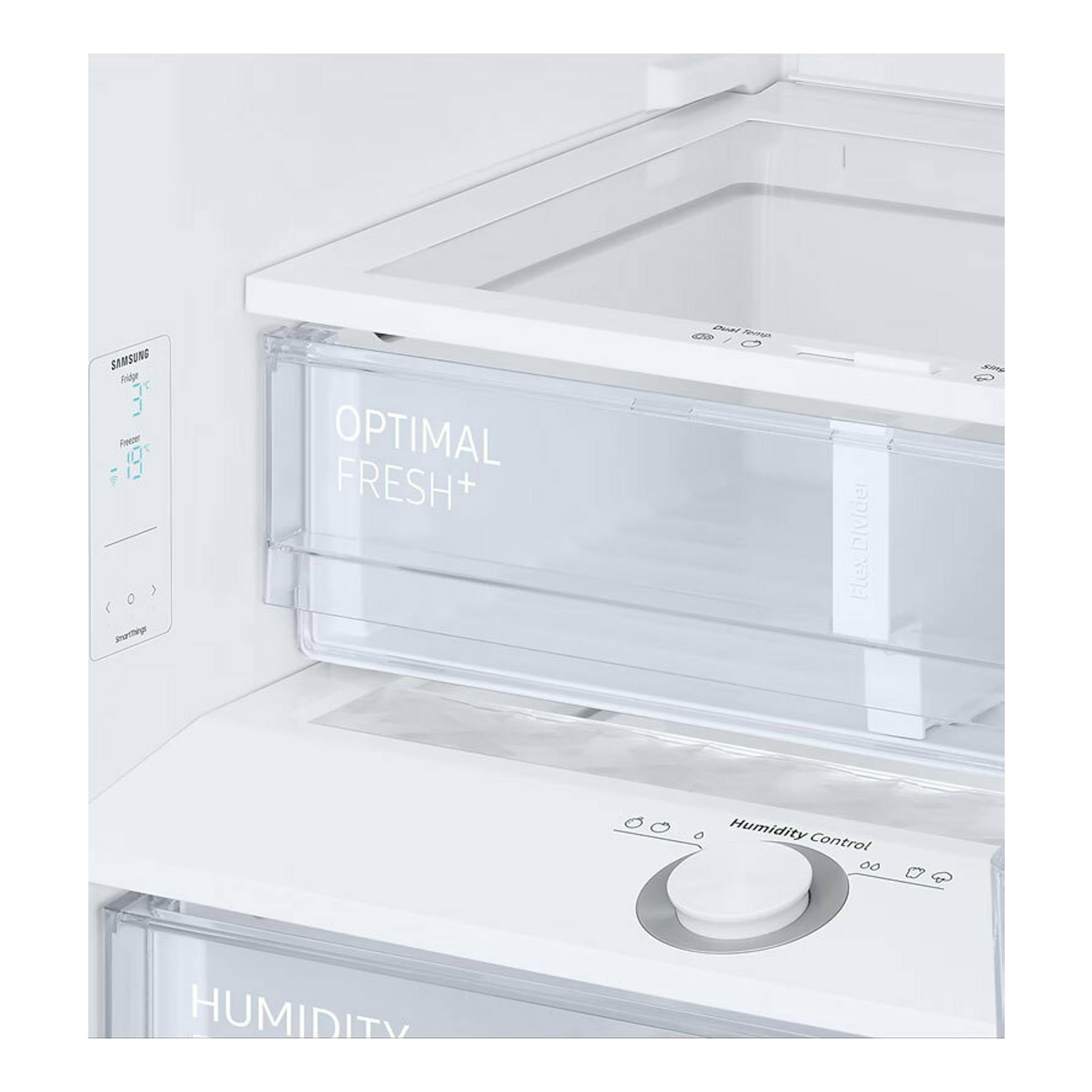 Samsung RB38C605DWW/EF blanco, vista interior en primer plano de cajón Optimal Fresh+ y control de humedad.