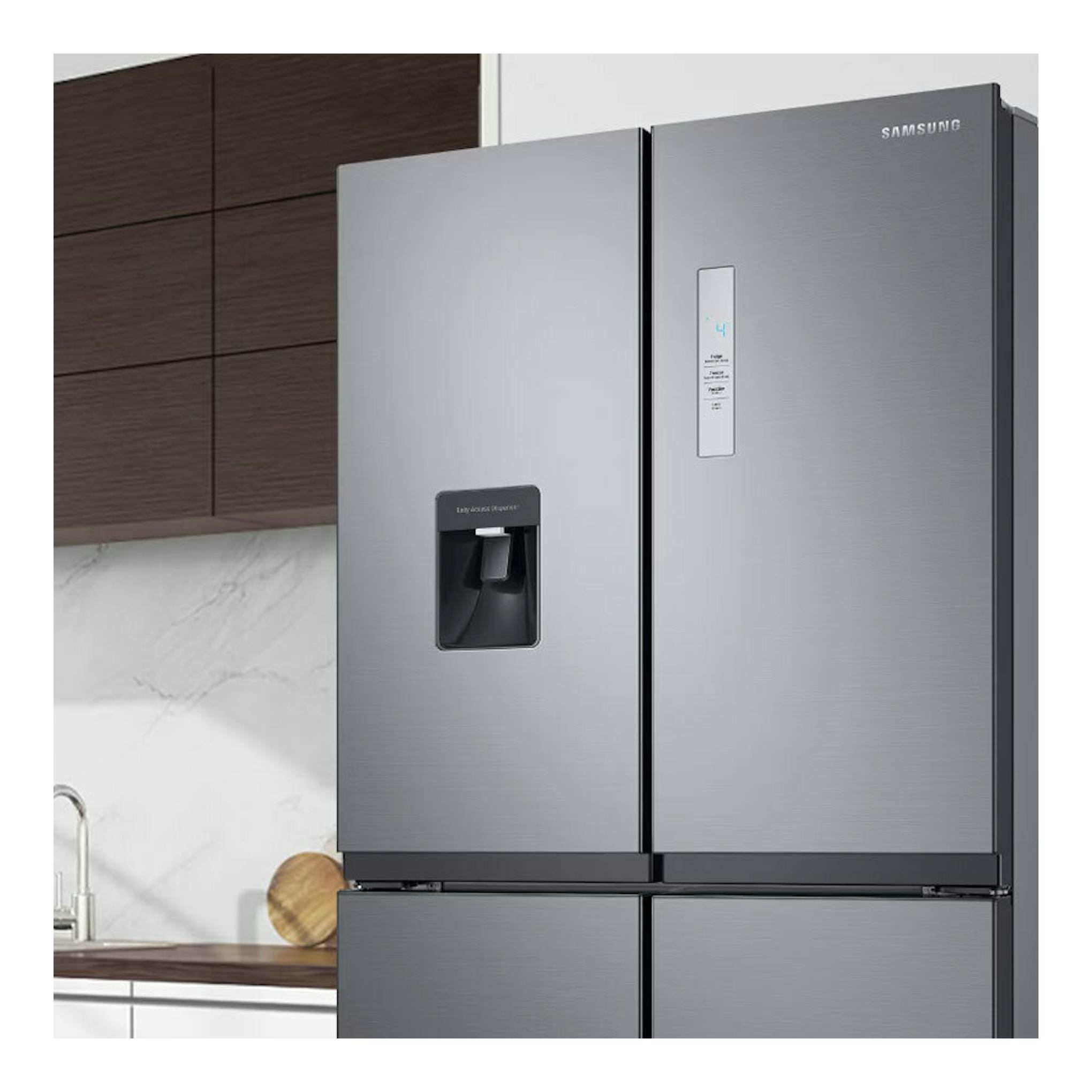 Frigorífico americano Samsung RF48A401EM9/EF inox, vista frontal, con dispensador de agua en la puerta.