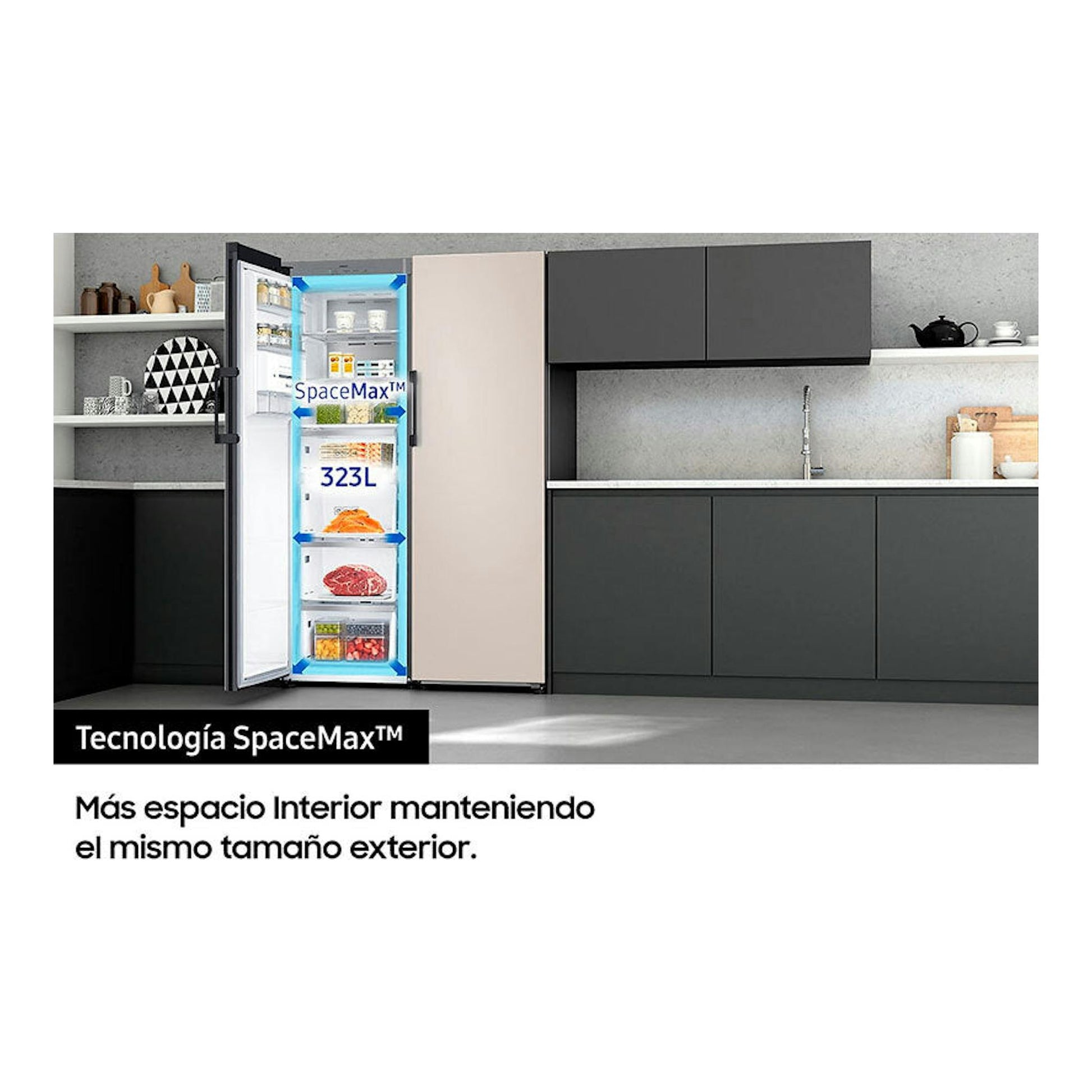 Congelador vertical Samsung RZ32A748522/EF negro, puerta abierta en cocina, vista frontal.