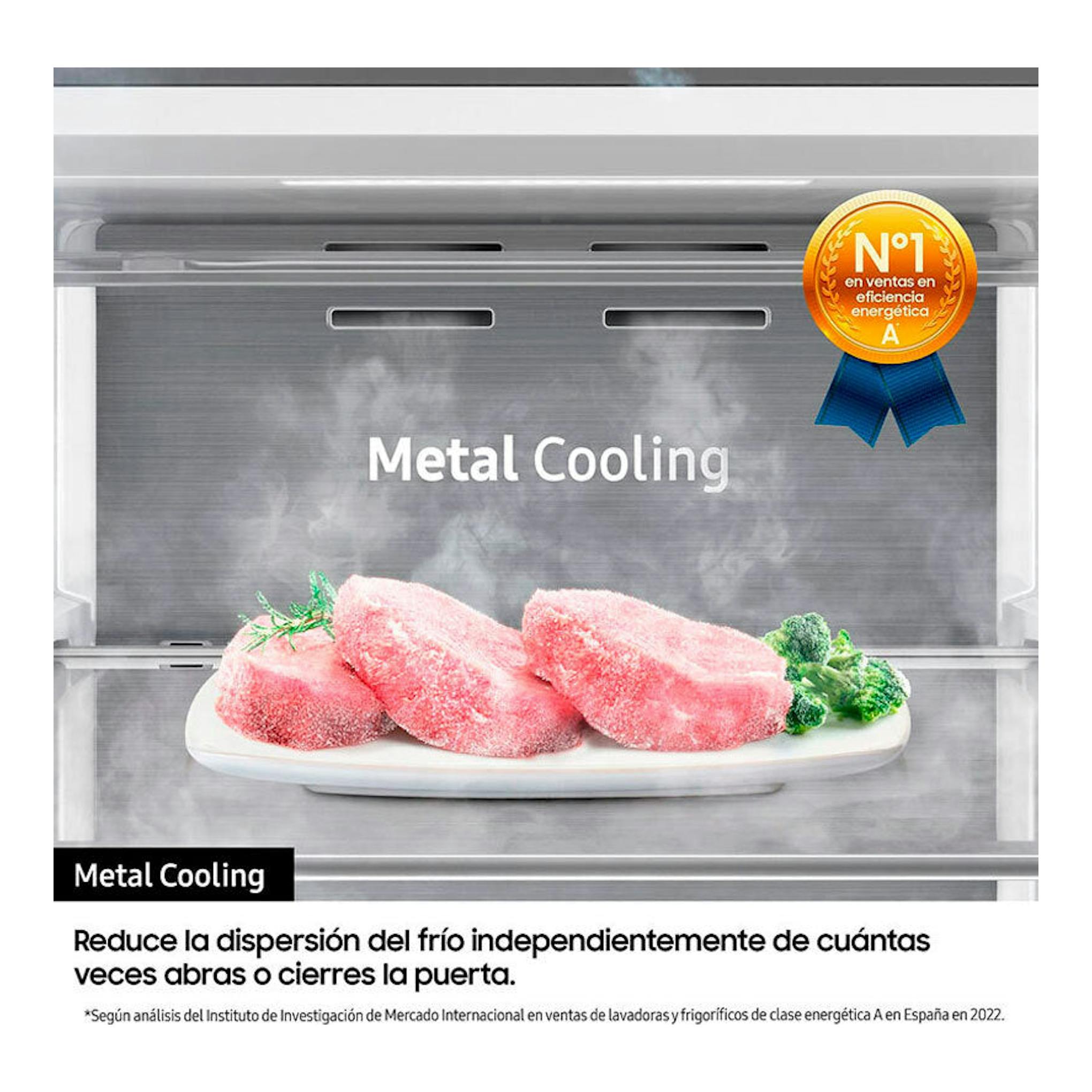 Samsung RZ32A748522/EF negro, vista frontal del interior de un congelador vertical con Metal Cooling y alimentos.