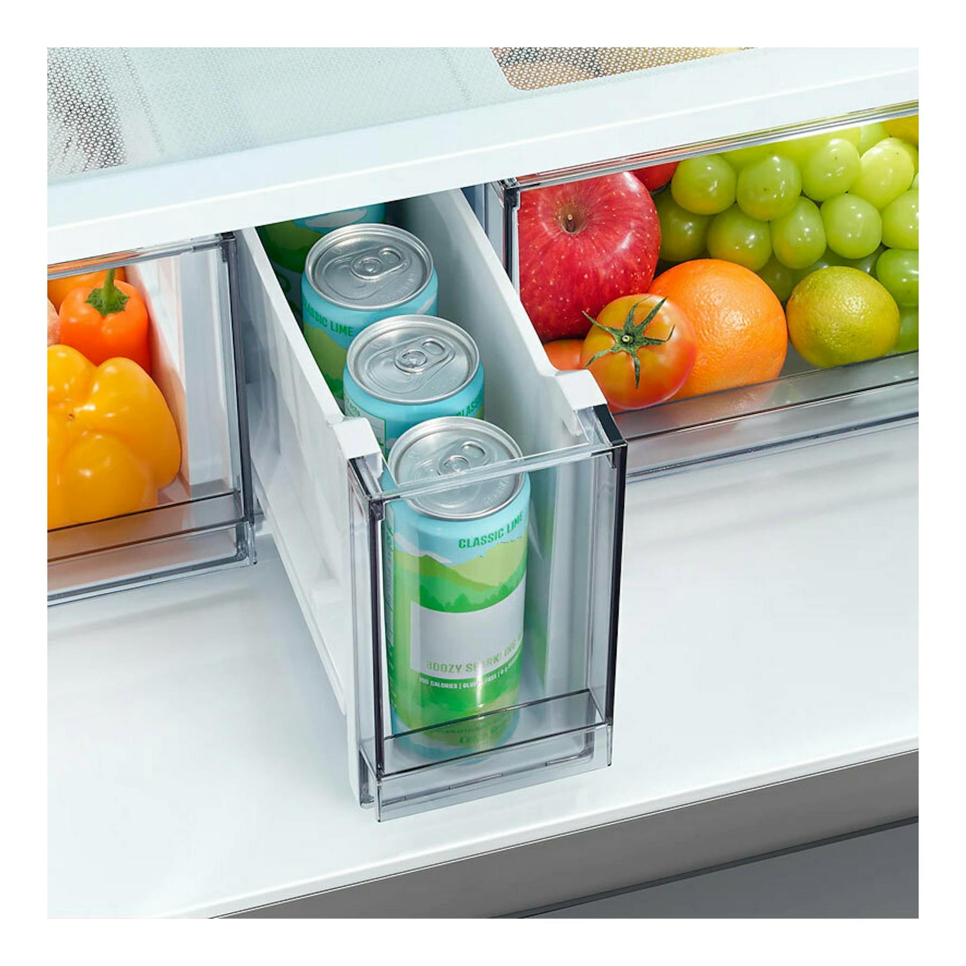Interior de frigorífico Samsung RF59C70TES9/ES inox, con cajones transparentes y fruta, verduras y latas.