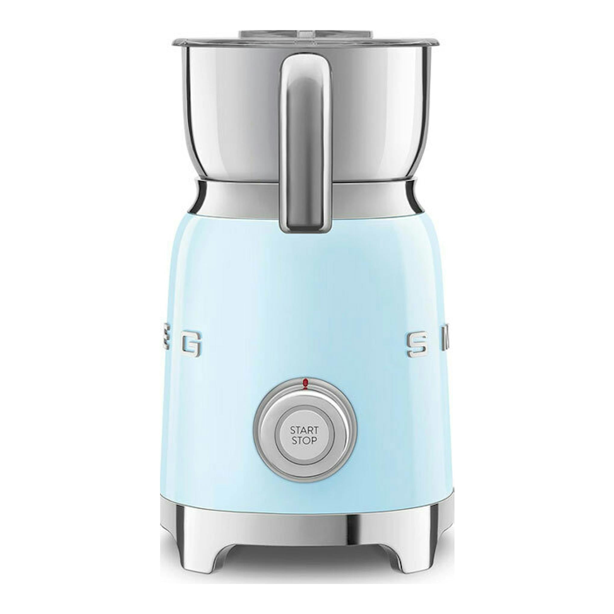Espumador de leche Smeg MFF11PBEU azul claro, vista frontal, con parte superior de acero inoxidable.