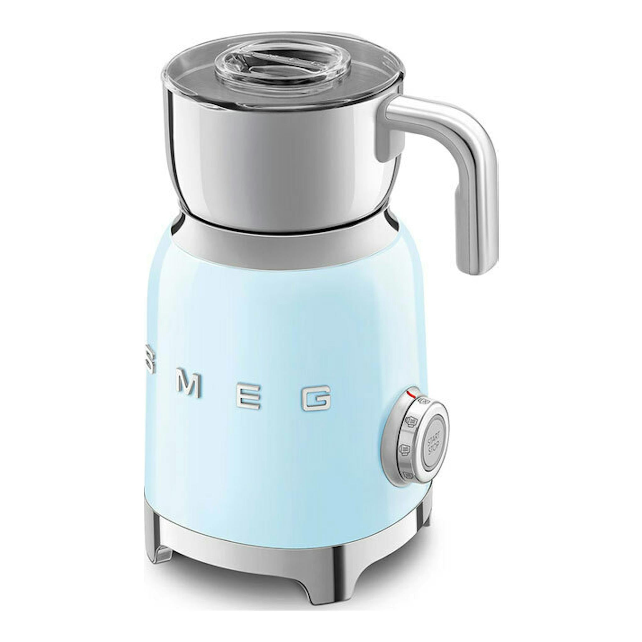 Espumador de leche Smeg MFF11PBEU azul, vista frontal en 3/4, con jarra y asa de acero inoxidable.