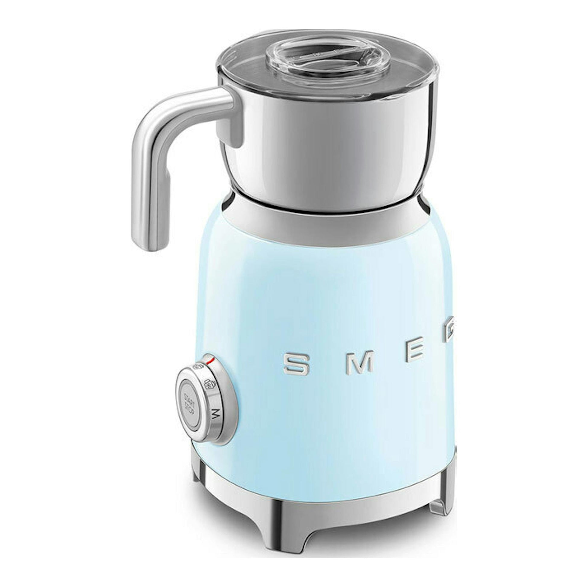 Espumador de leche Smeg MFF11PBEU azul claro, vista frontal en 3/4, con jarra metálica y tapa transparente.