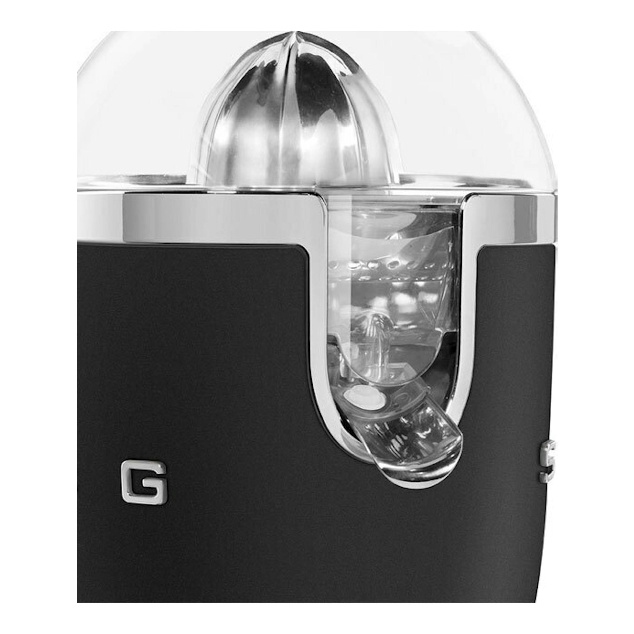 Exprimidor Smeg CJF01BLMEU negro mate, vista frontal en primer plano, con cúpula transparente y detalles plateados.
