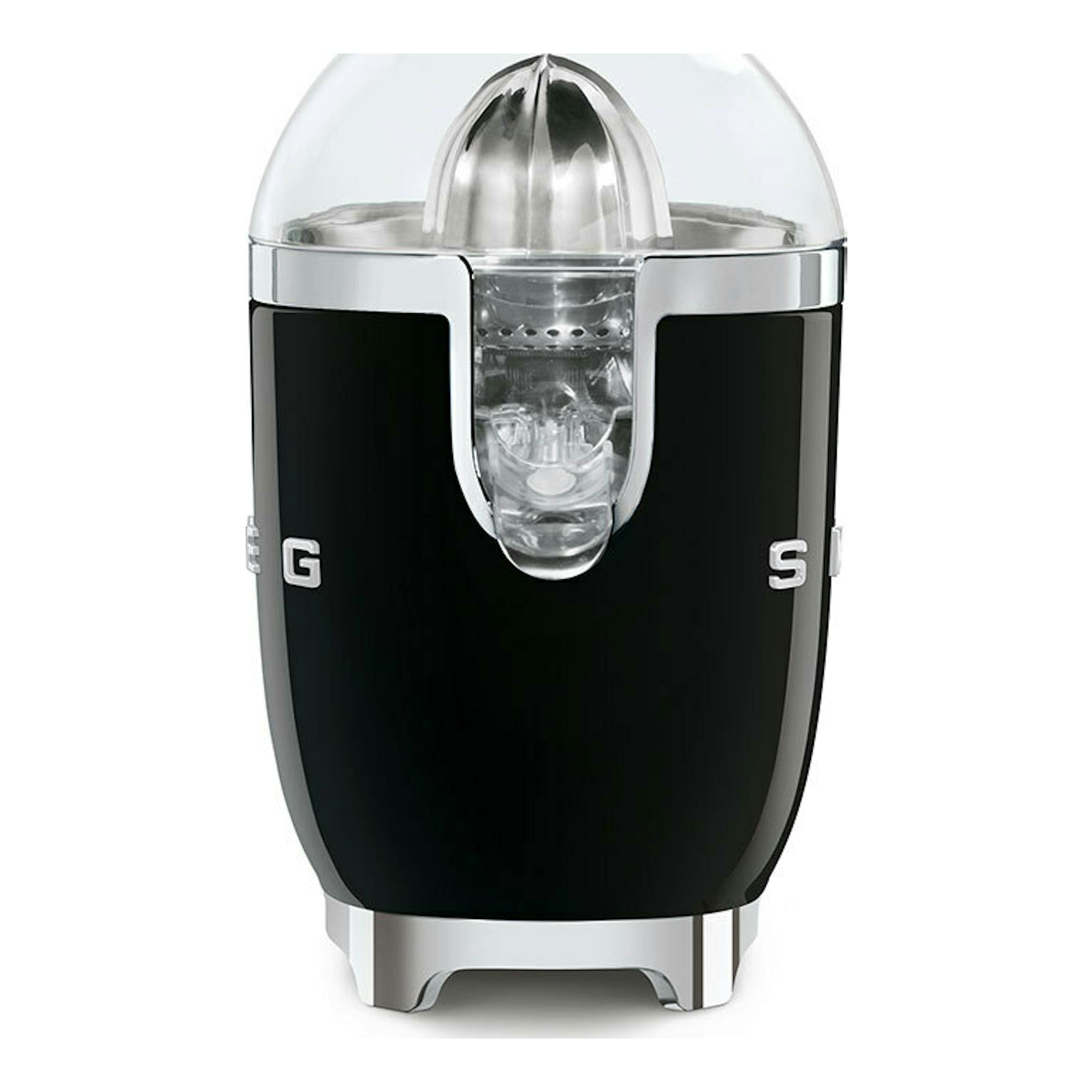 Exprimidor Smeg CJF11BLEU negro, vista frontal, con carcasa negra, detalles cromados y cúpula transparente.