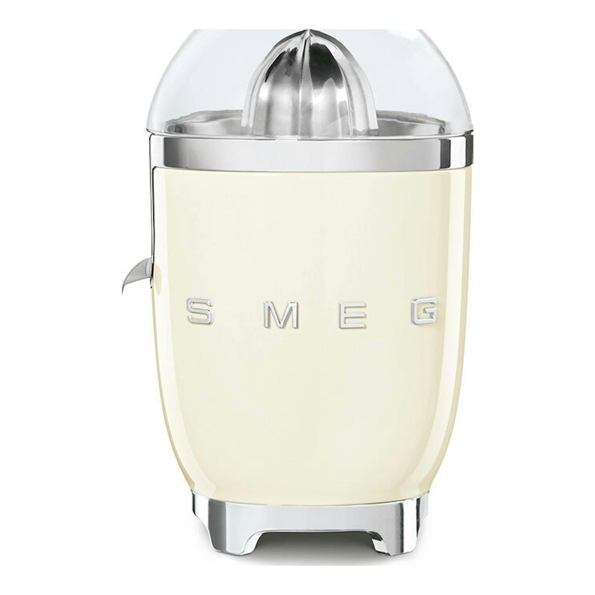Exprimidor Smeg CJF11CREU crema, vista frontal, con tapa y base cromadas.