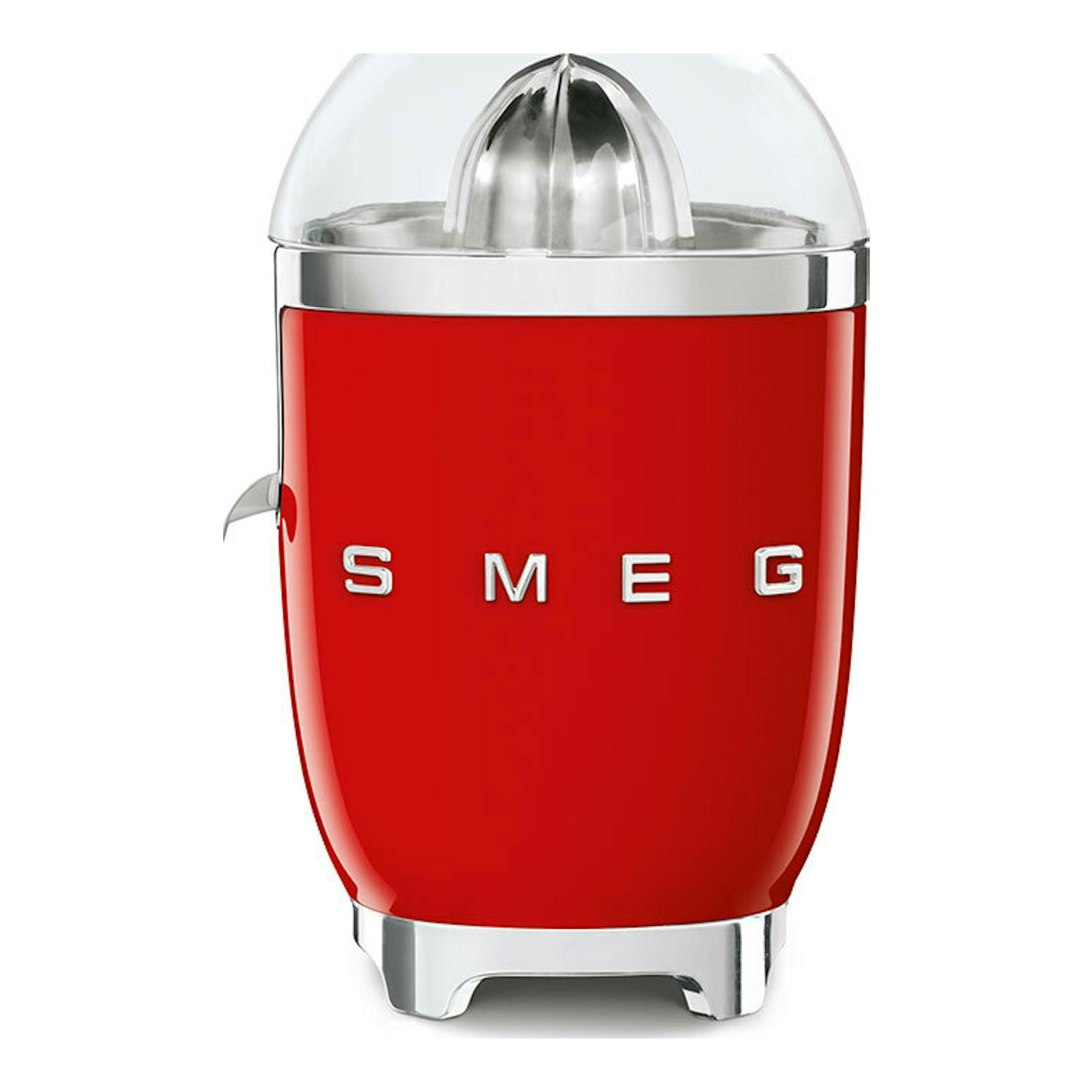 Exprimidor Smeg CJF11RDEU rojo, vista frontal, con tapa transparente y detalles cromados.