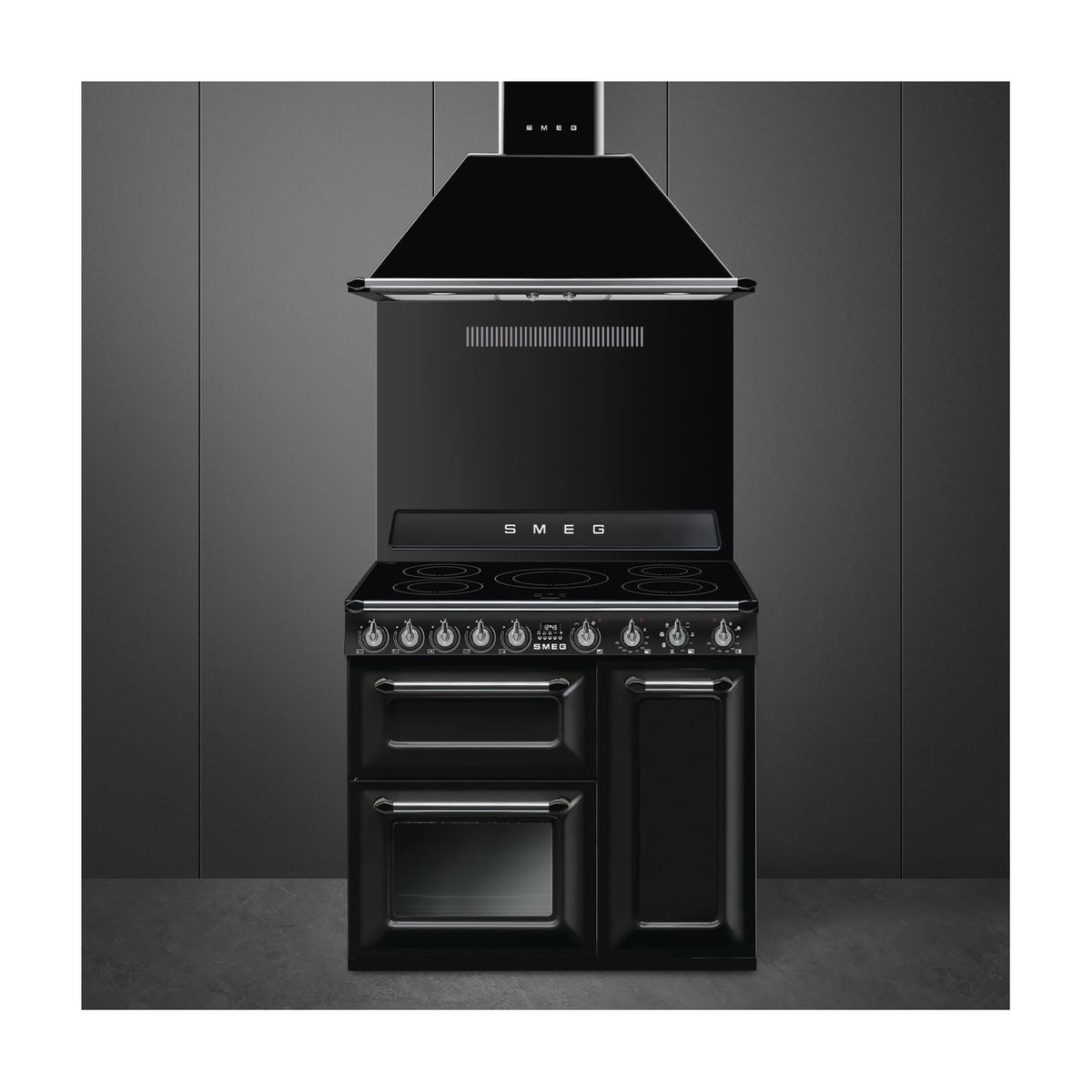 Cocina de inducción Smeg TR93IBL2 de 90 cm con tres hornos, negra