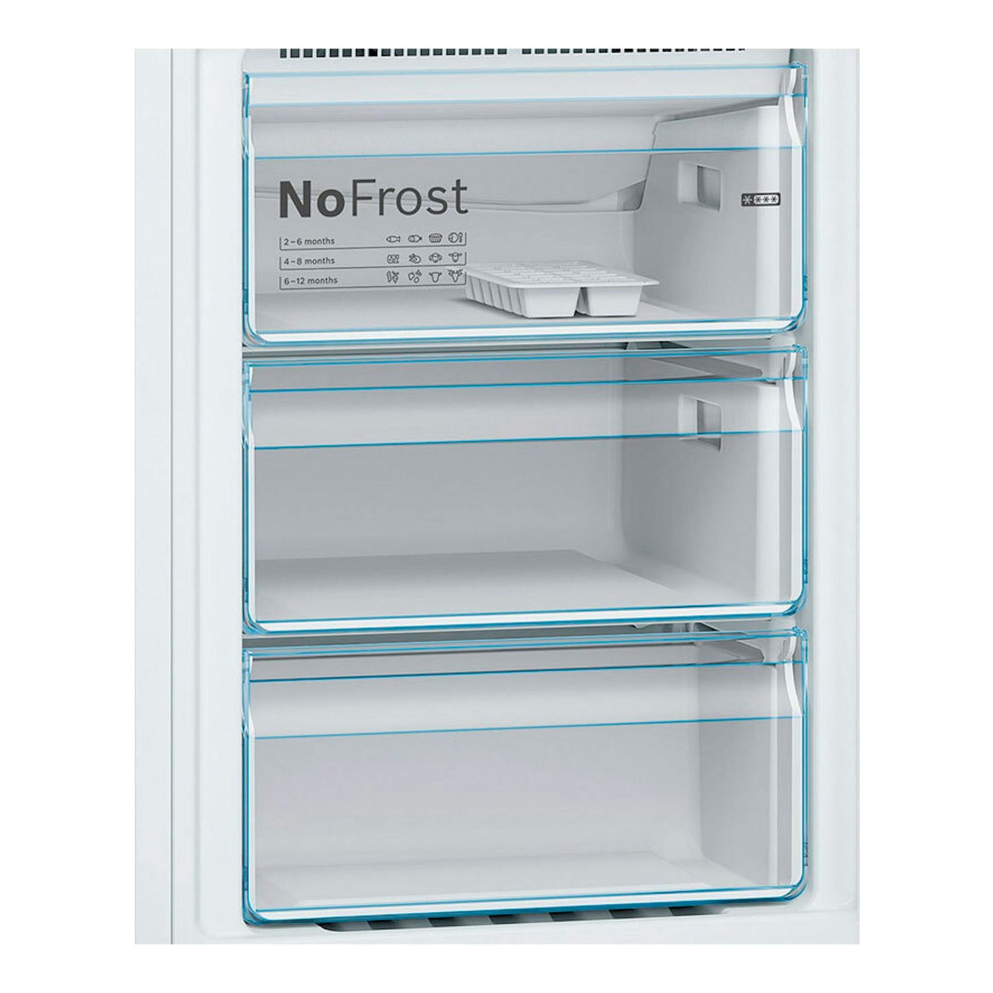 Interior del frigorífico Bosch KGN39VWEB blanco, con tres cajones transparentes NoFrost en vista frontal.