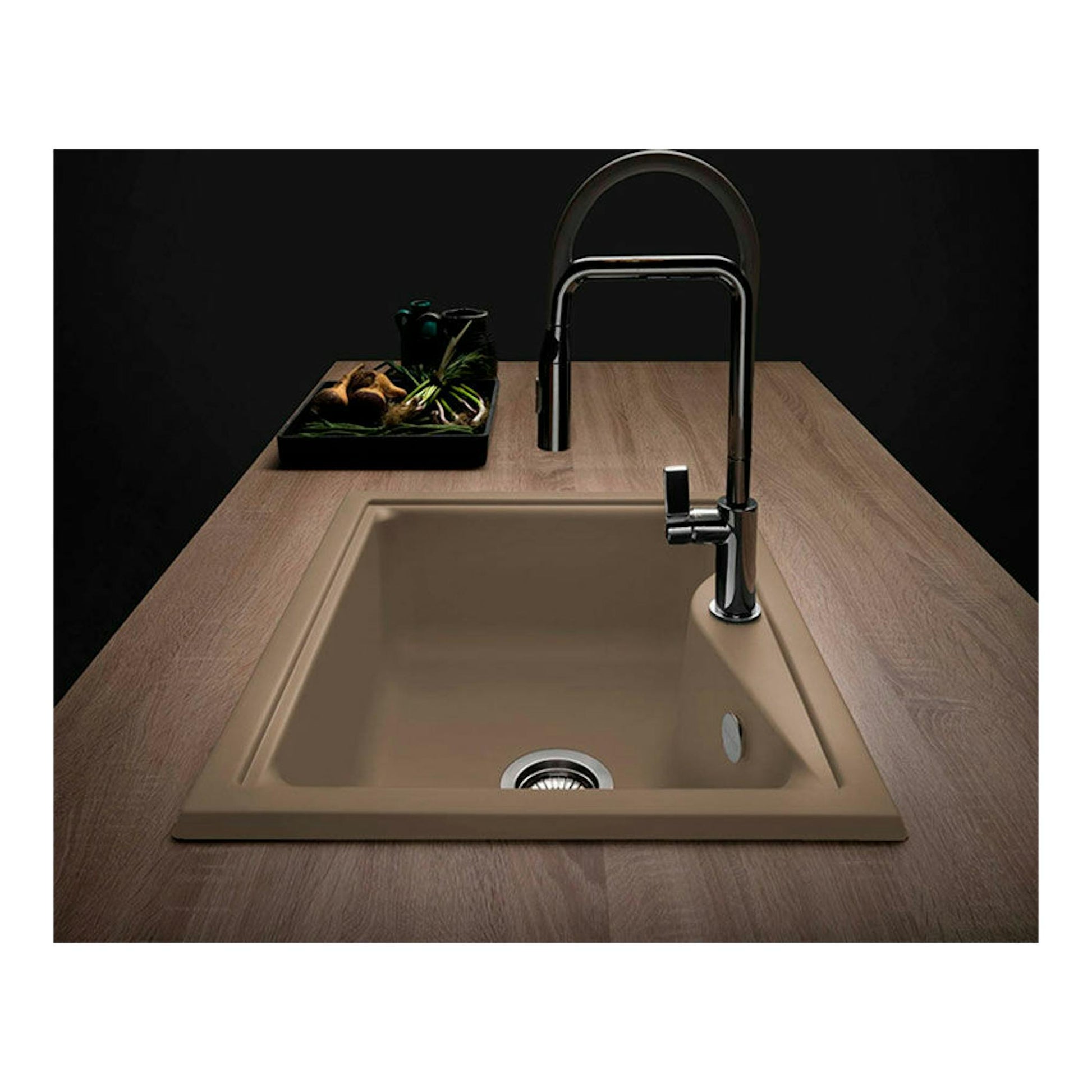 Fregadero Poalgi City 1C Albero Brillo, vista cenital oblicua, color beige, empotrado en encimera de madera.