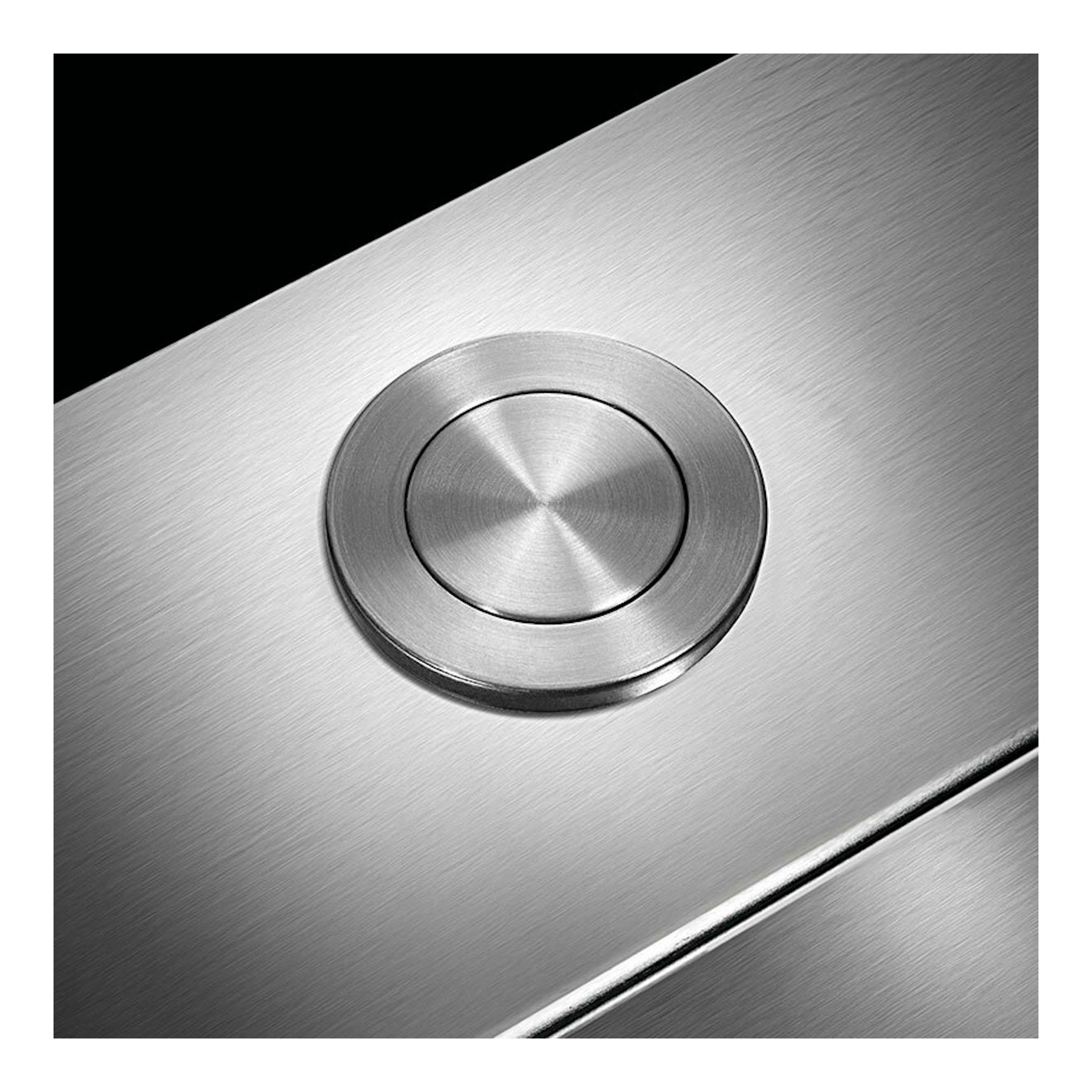 Fregadero Smeg VR12S3434 de acero inoxidable, vista en detalle del desagüe circular.