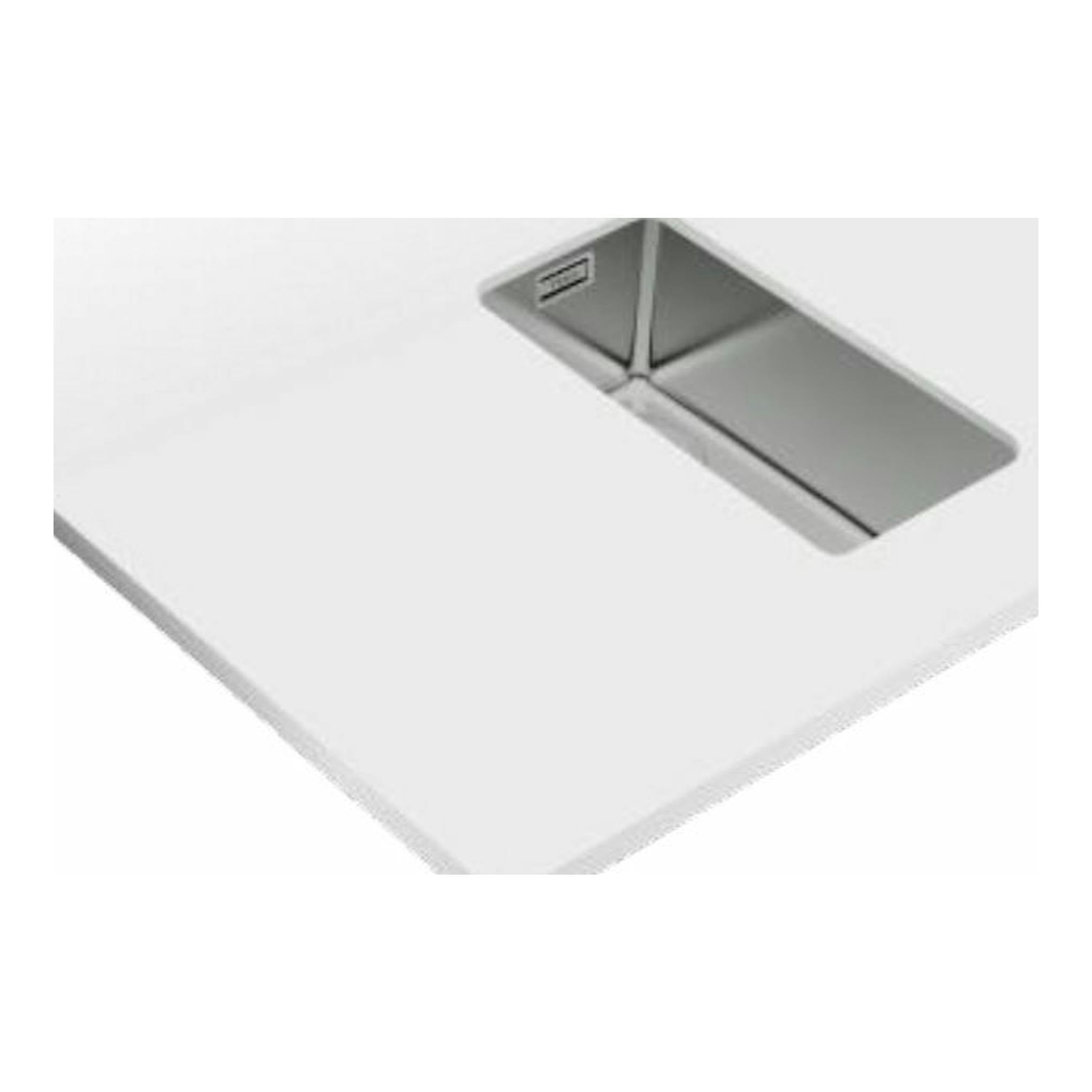 Fregadero Teka BE Linea RS15 18.40, vista cenital oblicua, encastrado en encimera blanca.