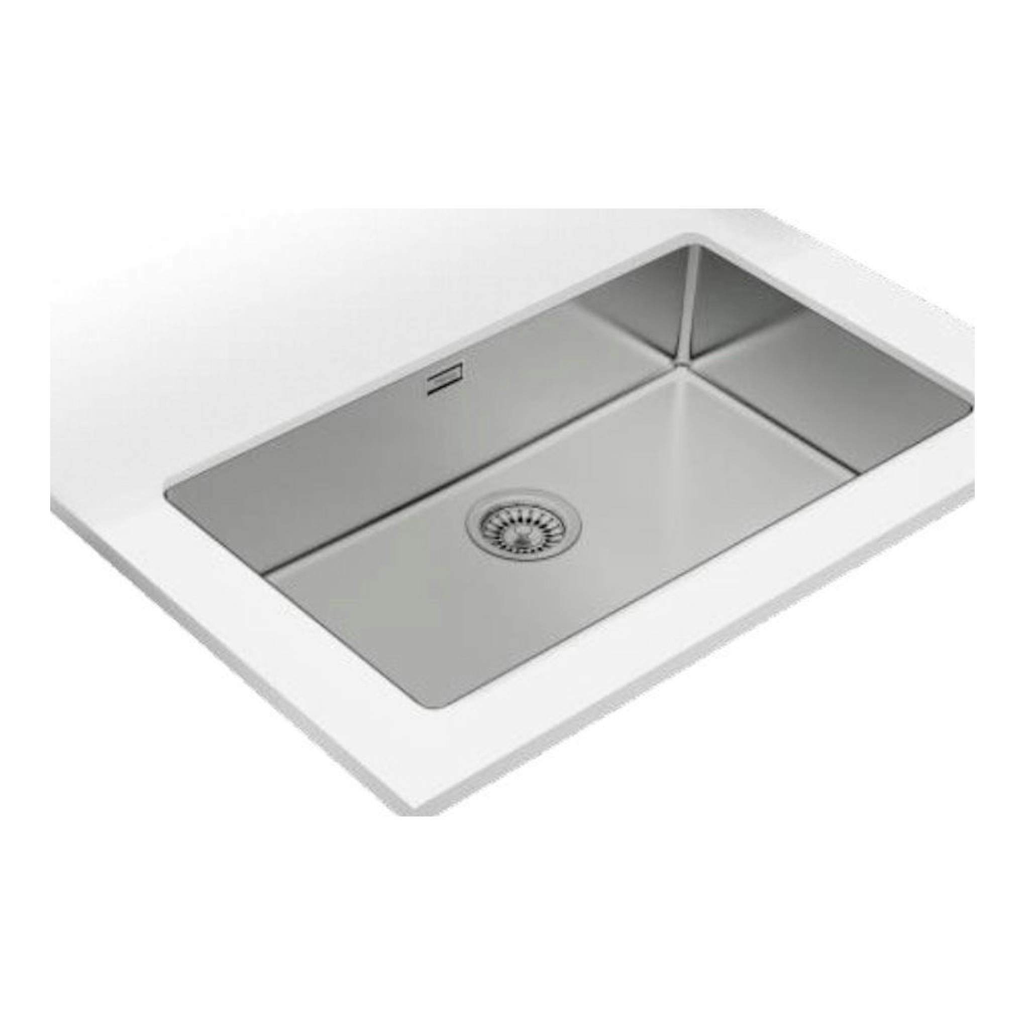 Fregadero Teka BE Linea RS15 71.40 de acero inoxidable, vista en ángulo, empotrado en encimera blanca.